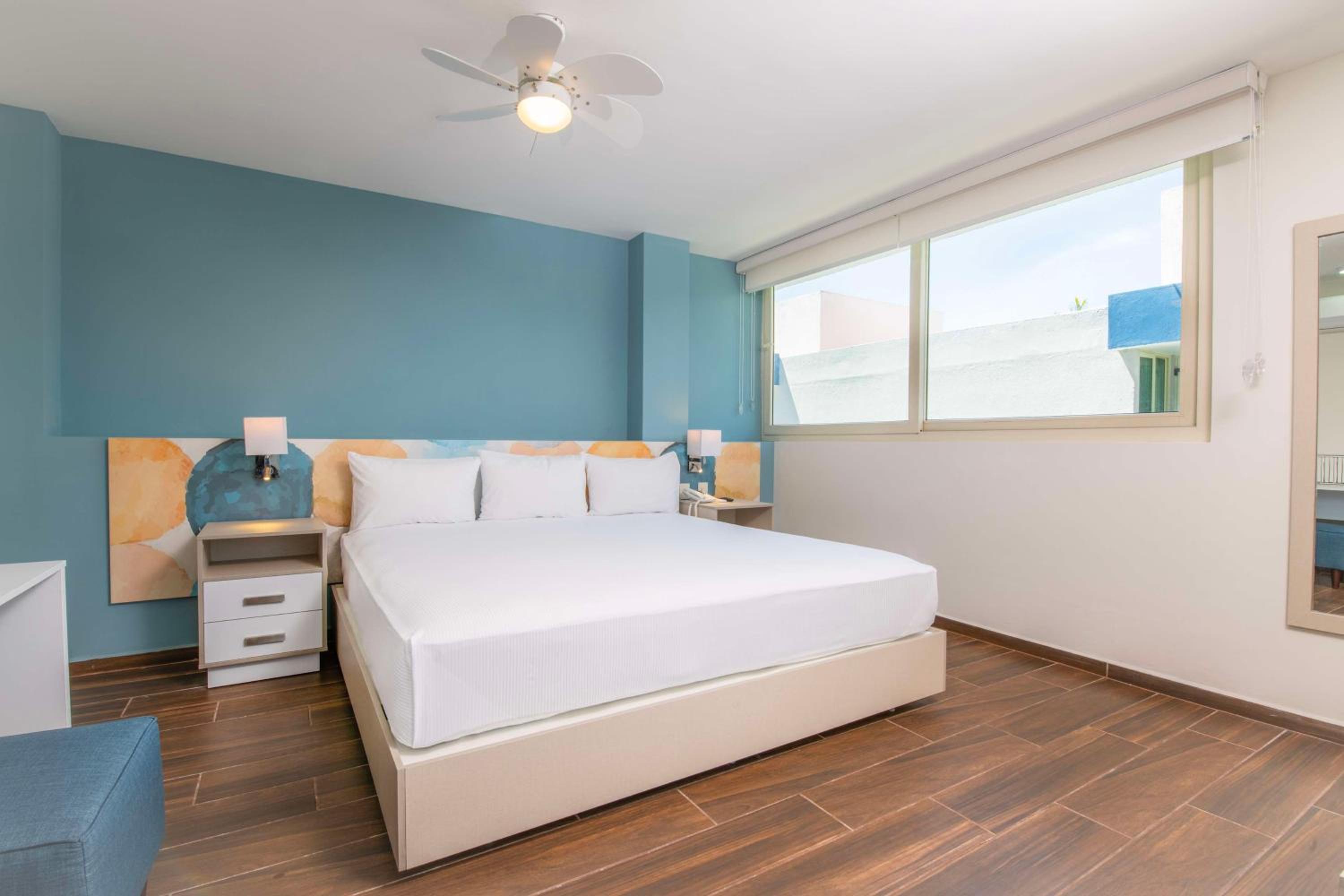 King Suite with Sofa Bed and Kitchenette - Non-Smoking