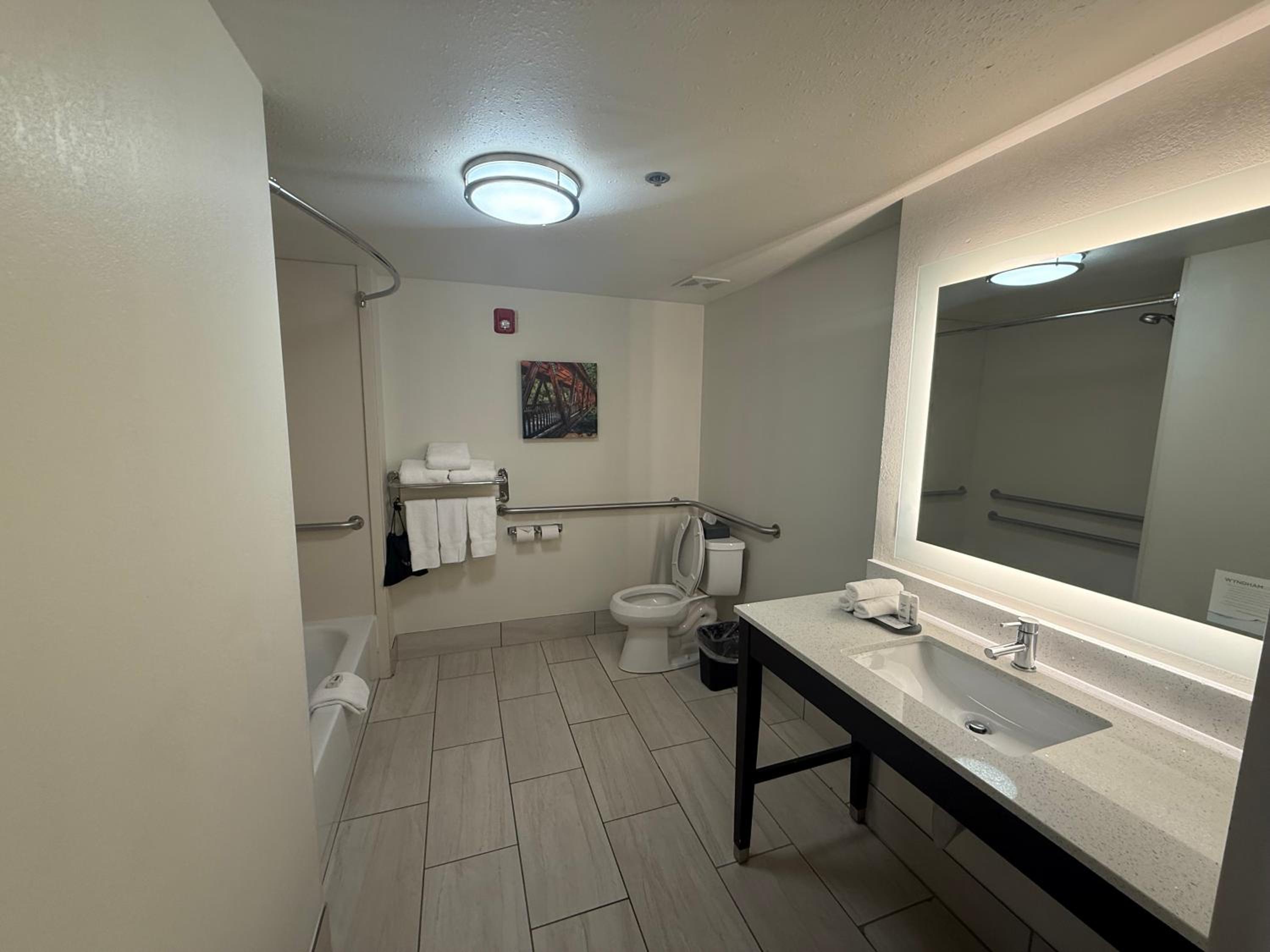King Room - Mobility Access/Non-Smoking - Photo 5