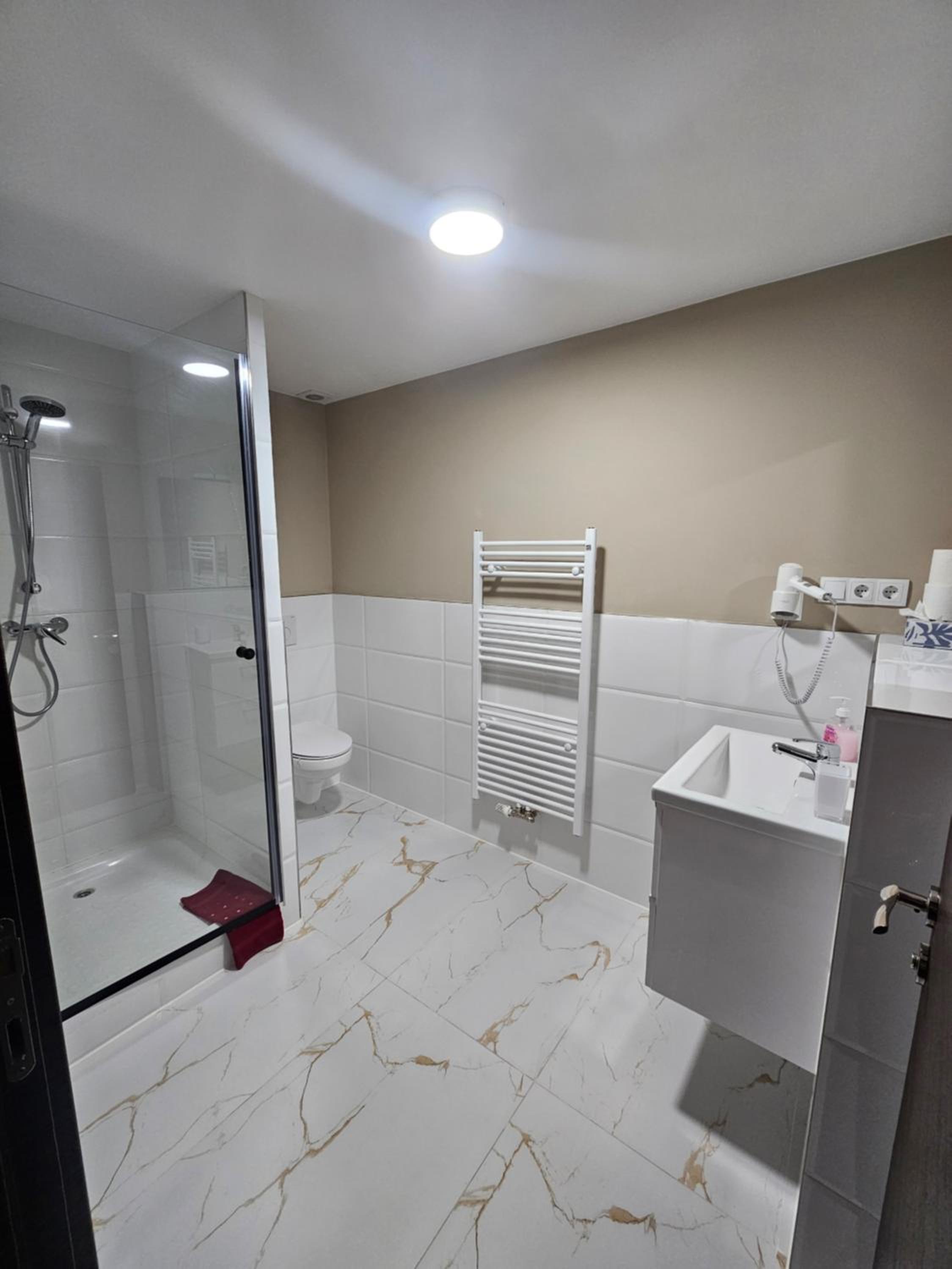 Deluxe Double or Twin Room - Photo 3