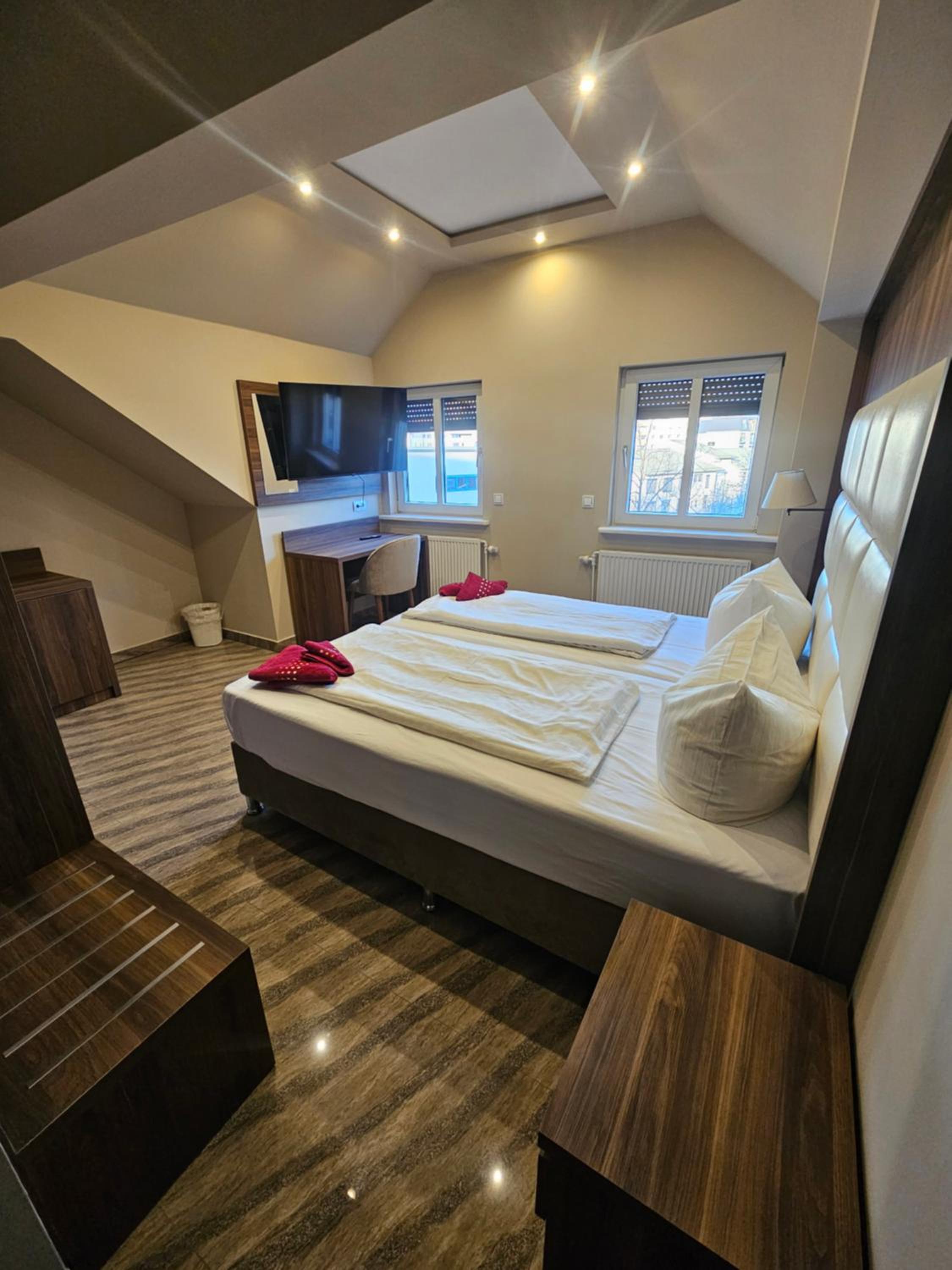Deluxe Double or Twin Room - Photo 2