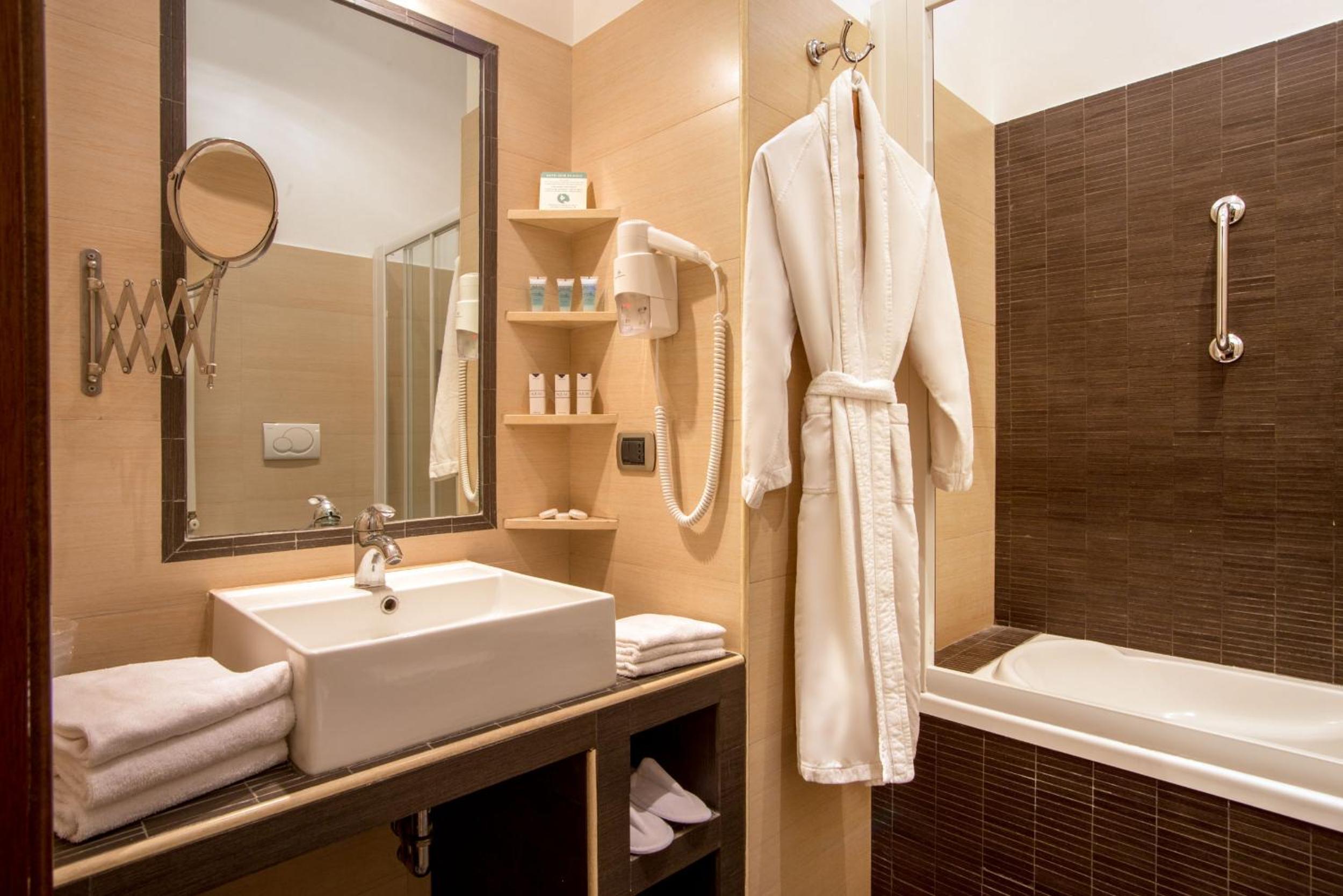 Family Suite (5 Adults) photo 2