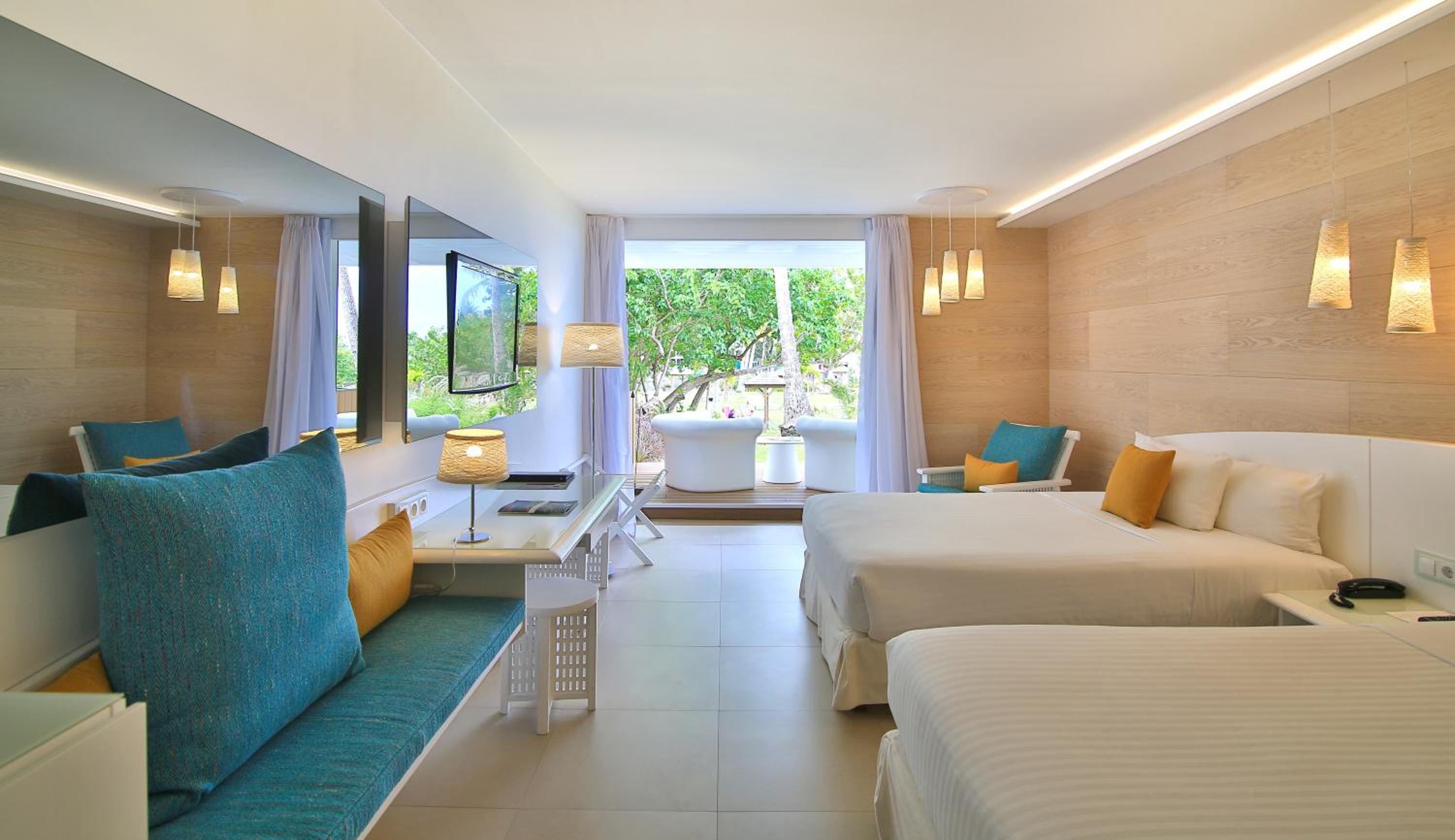 Sea View Room with Two Double Beds and Beach Terrace - Photo 3