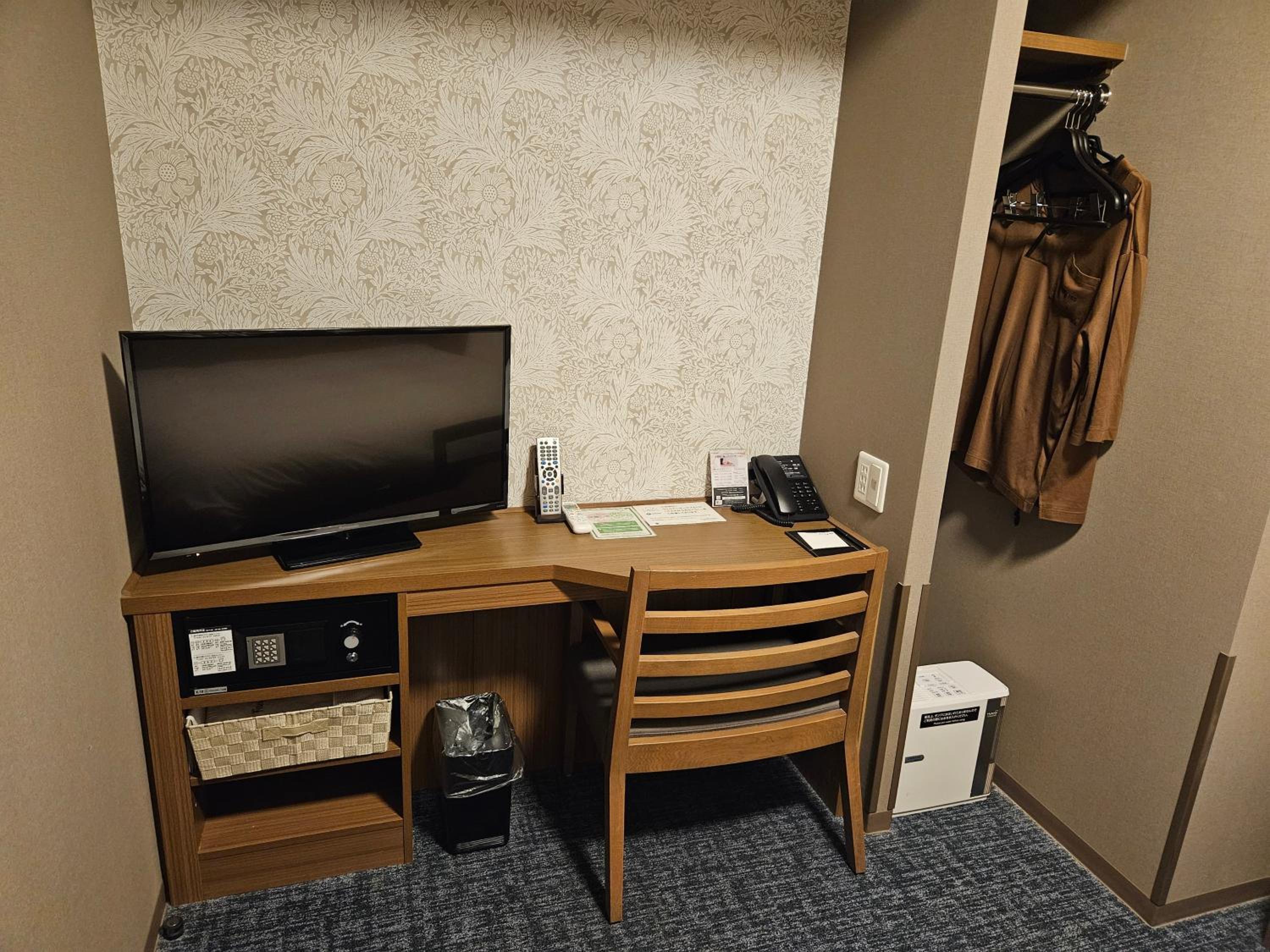 Semi Double Room