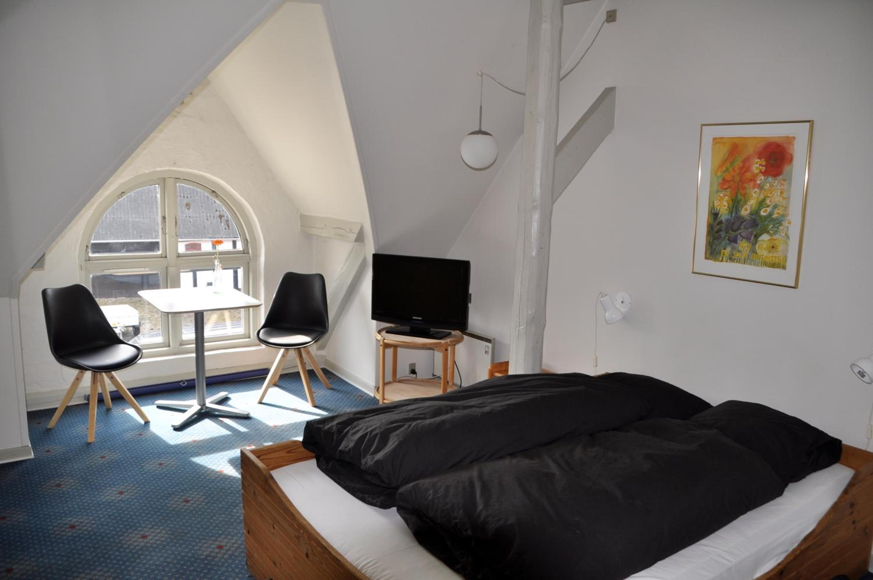 Double or Twin Room with Shared Bathroom photo 1