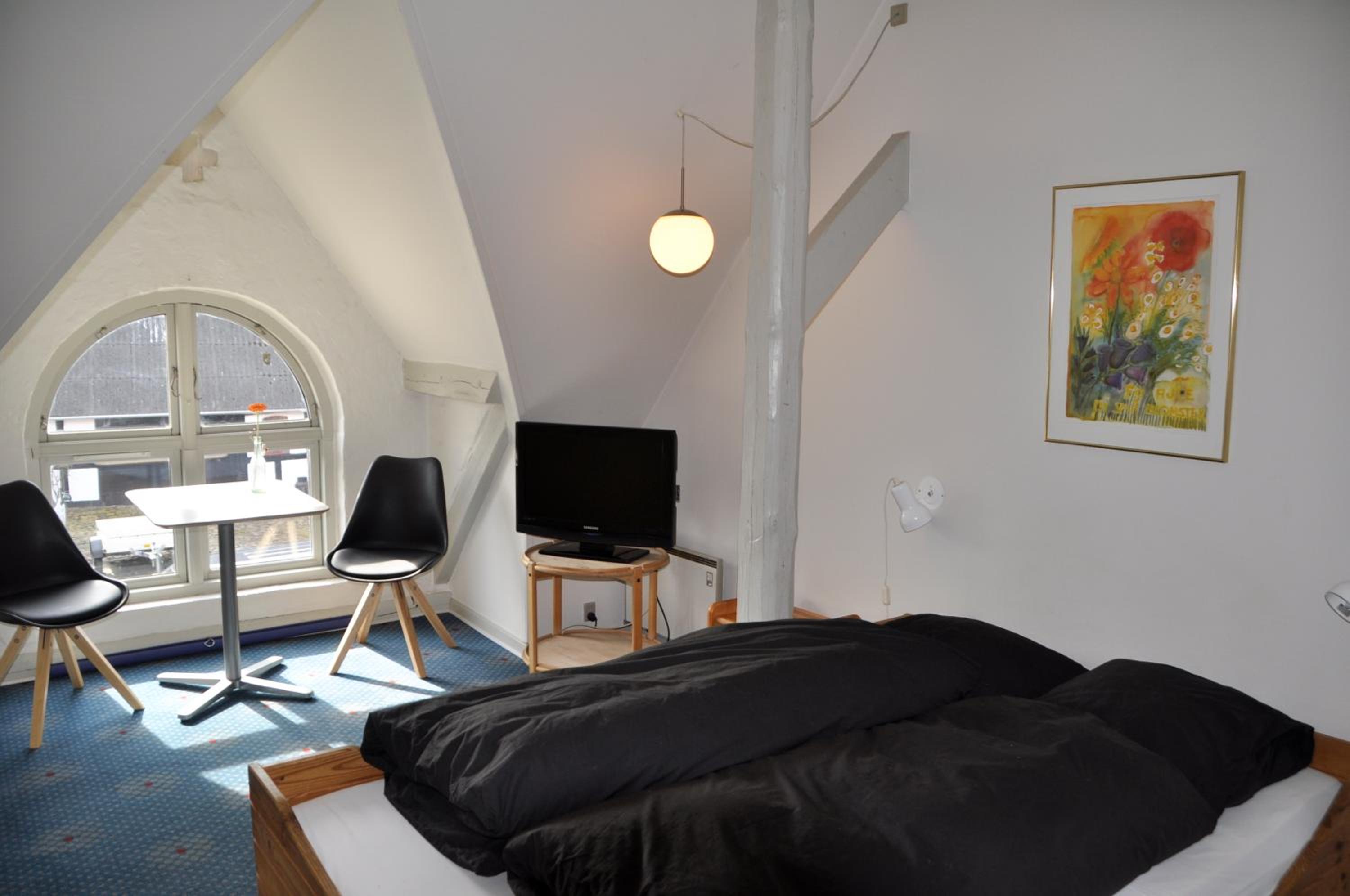 Double or Twin Room with Shared Bathroom photo 2