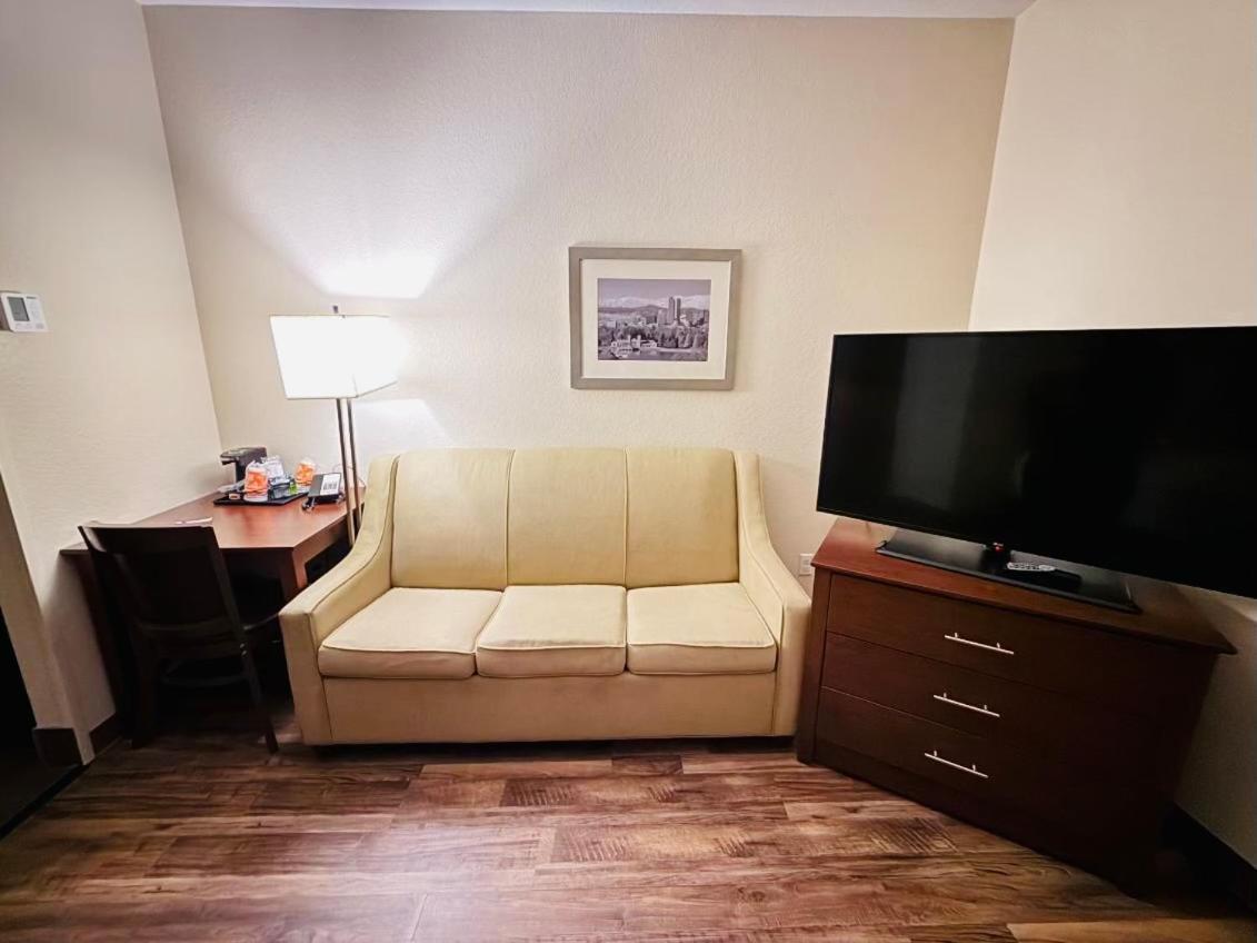 Efficiency King Suite - Accessible/Non-Smoking - Photo 2