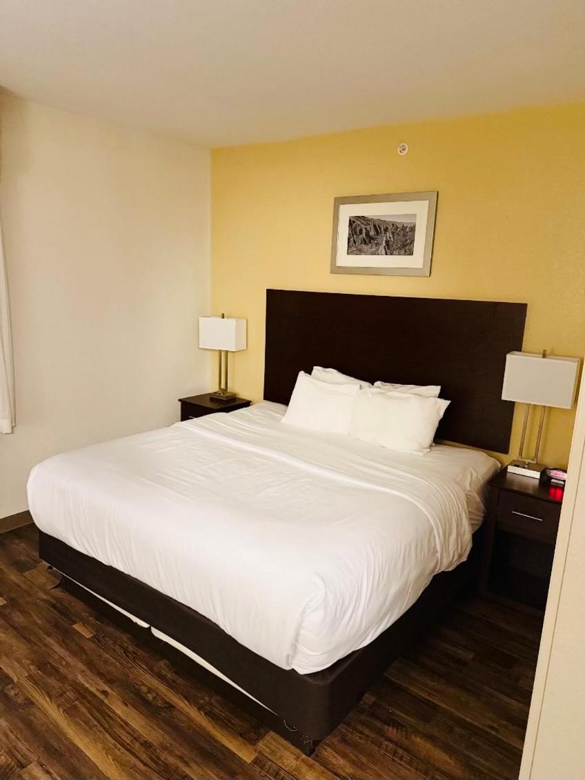 Efficiency King Suite - Accessible/Non-Smoking - Photo 3