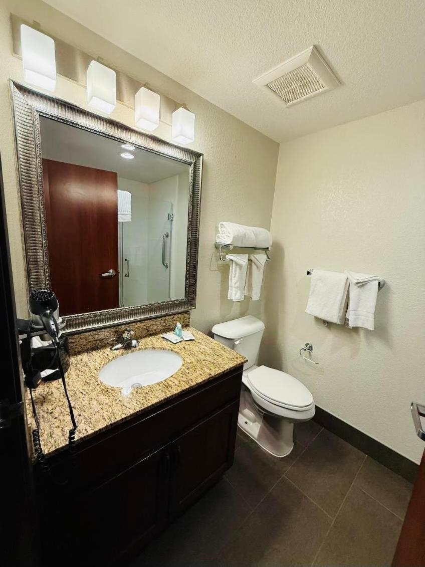 Efficiency King Suite - Accessible/Non-Smoking - Photo 1