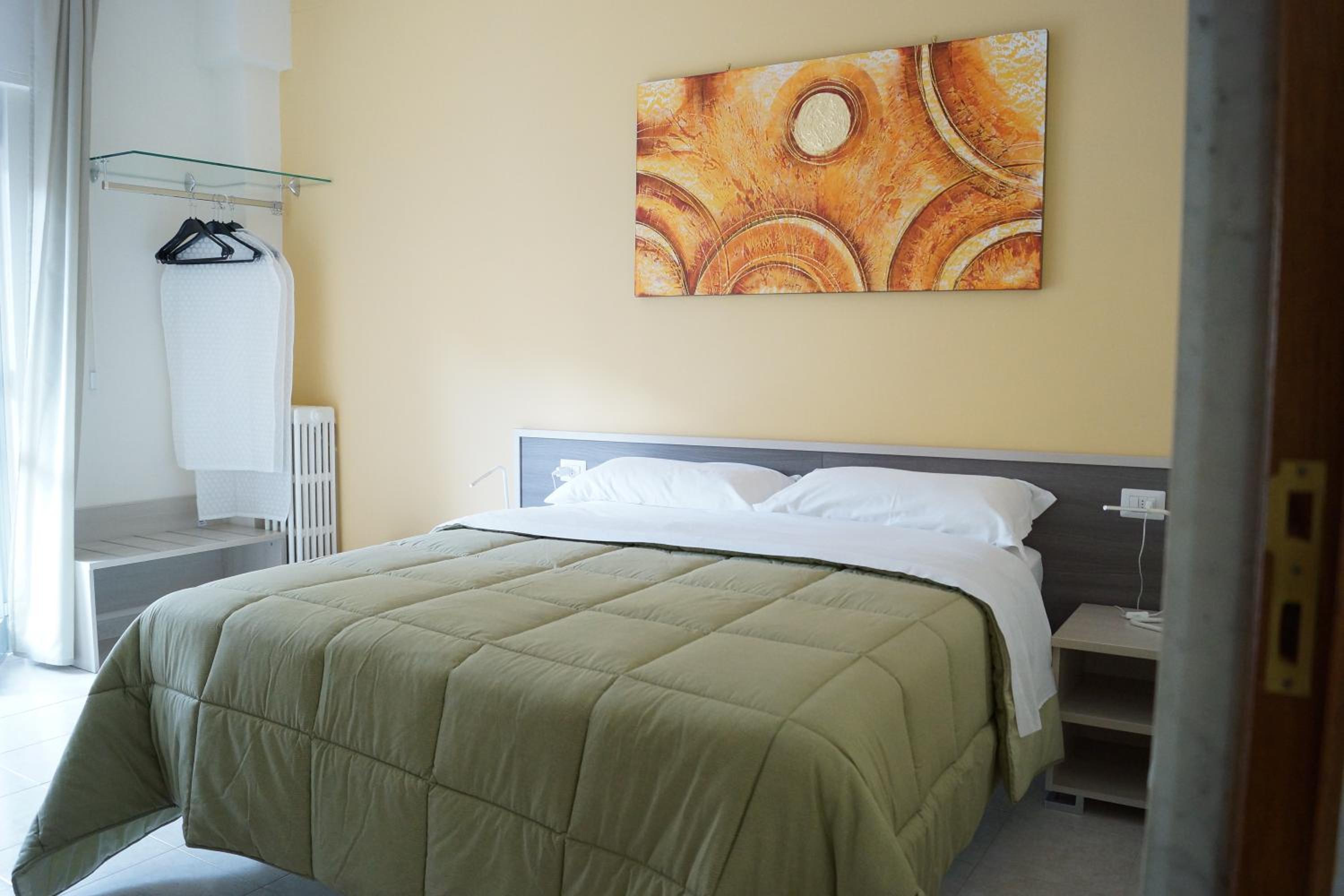 Double or Twin Room with Balcony - Photo 11