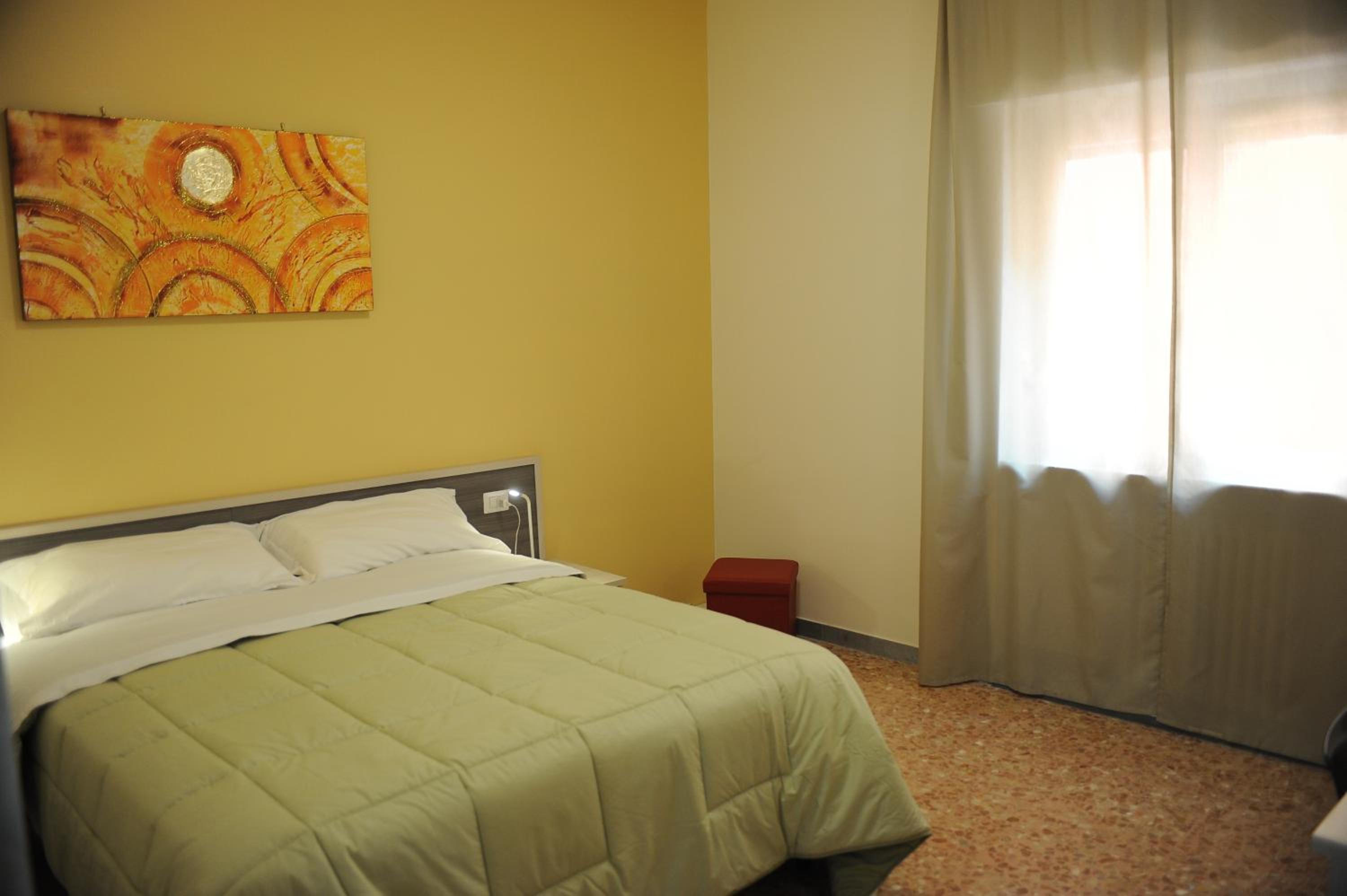 Deluxe Double or Twin Room - Photo 14