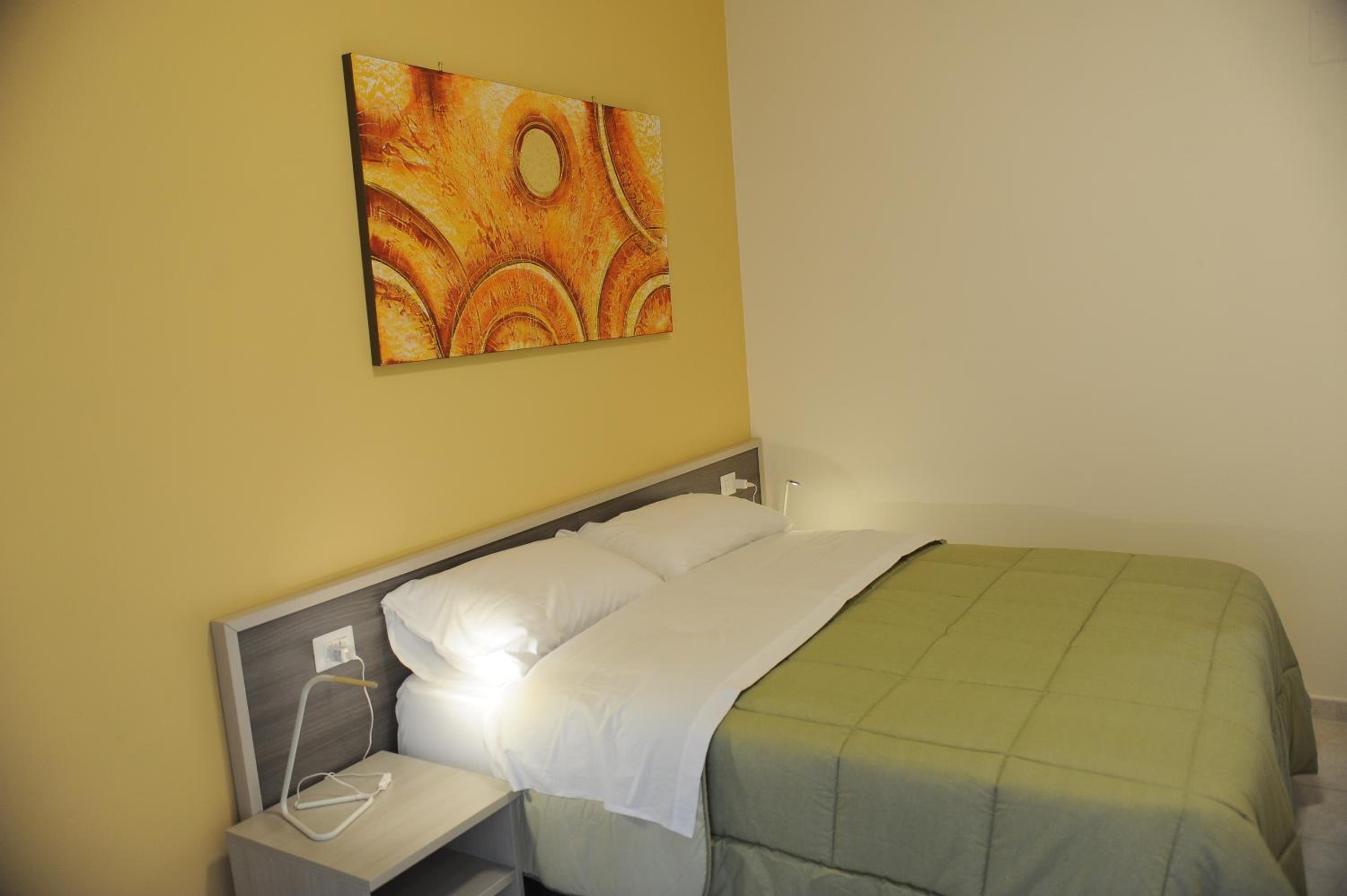 Double or Twin Room with Balcony - Photo 9