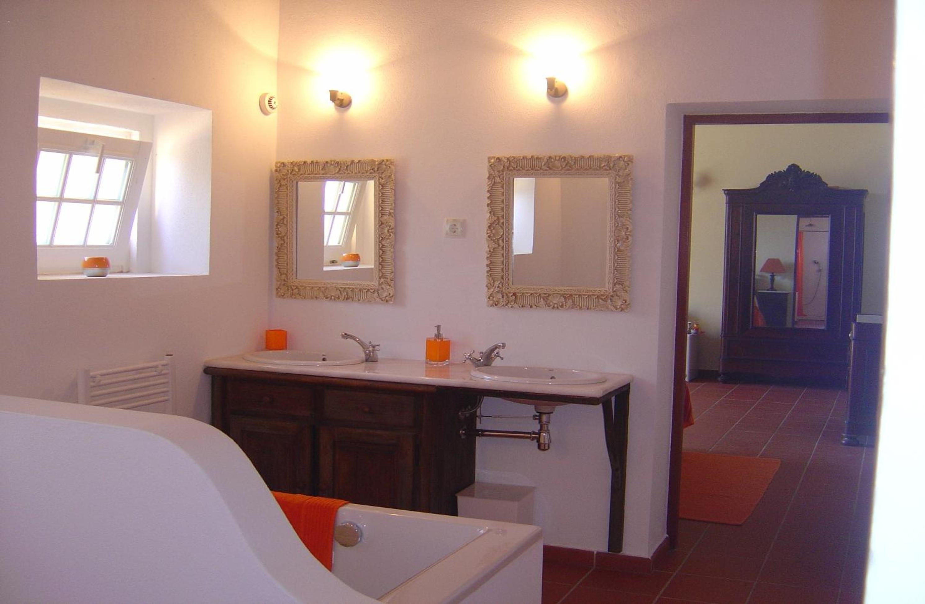 One-Bedroom Suite - Disability Access - Photo 6