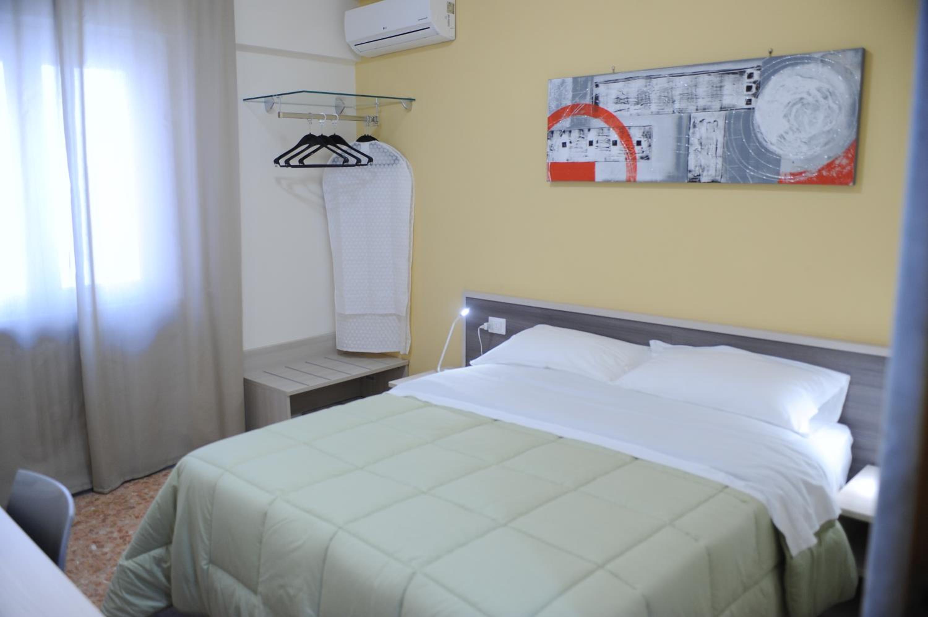 Double Room - Photo 10