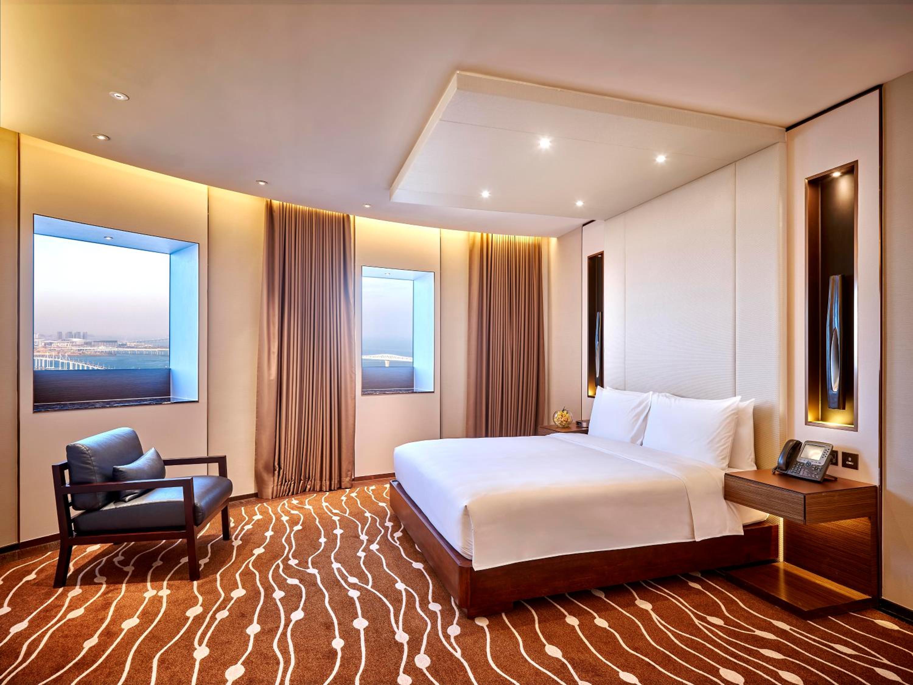 Corner Suite (Splash & Stay Package)