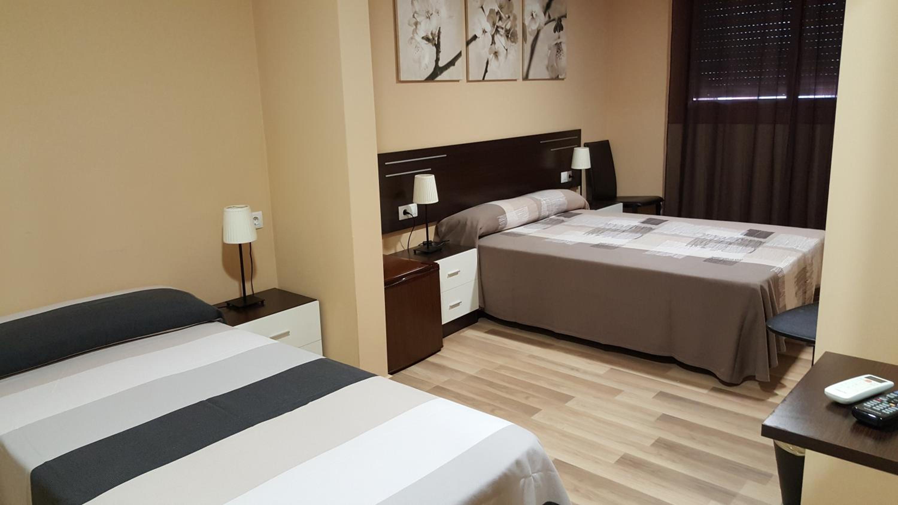 Triple Room with Private Bathroom - Photo 7