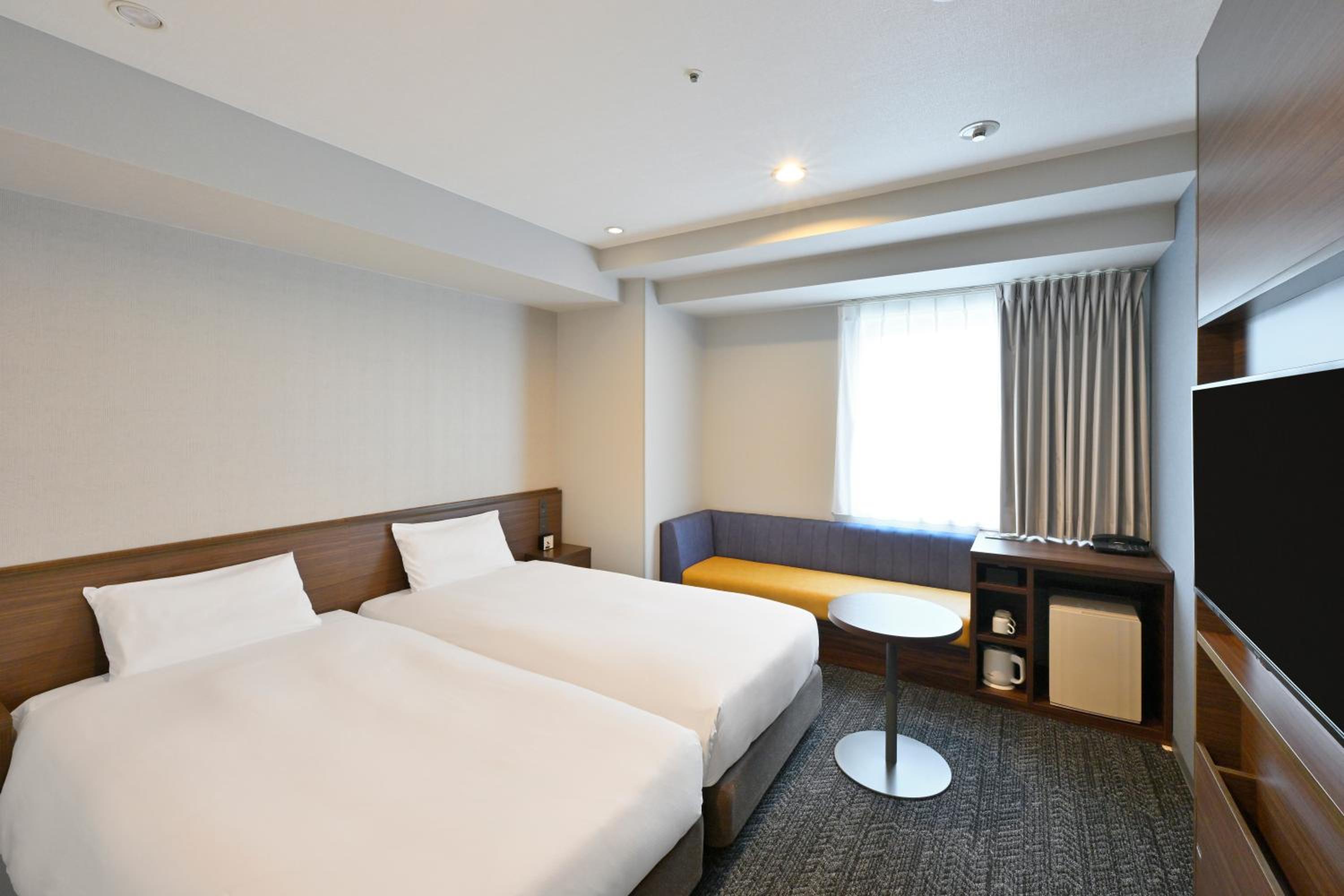 Corner Twin Room - Non-Smoking photo 2