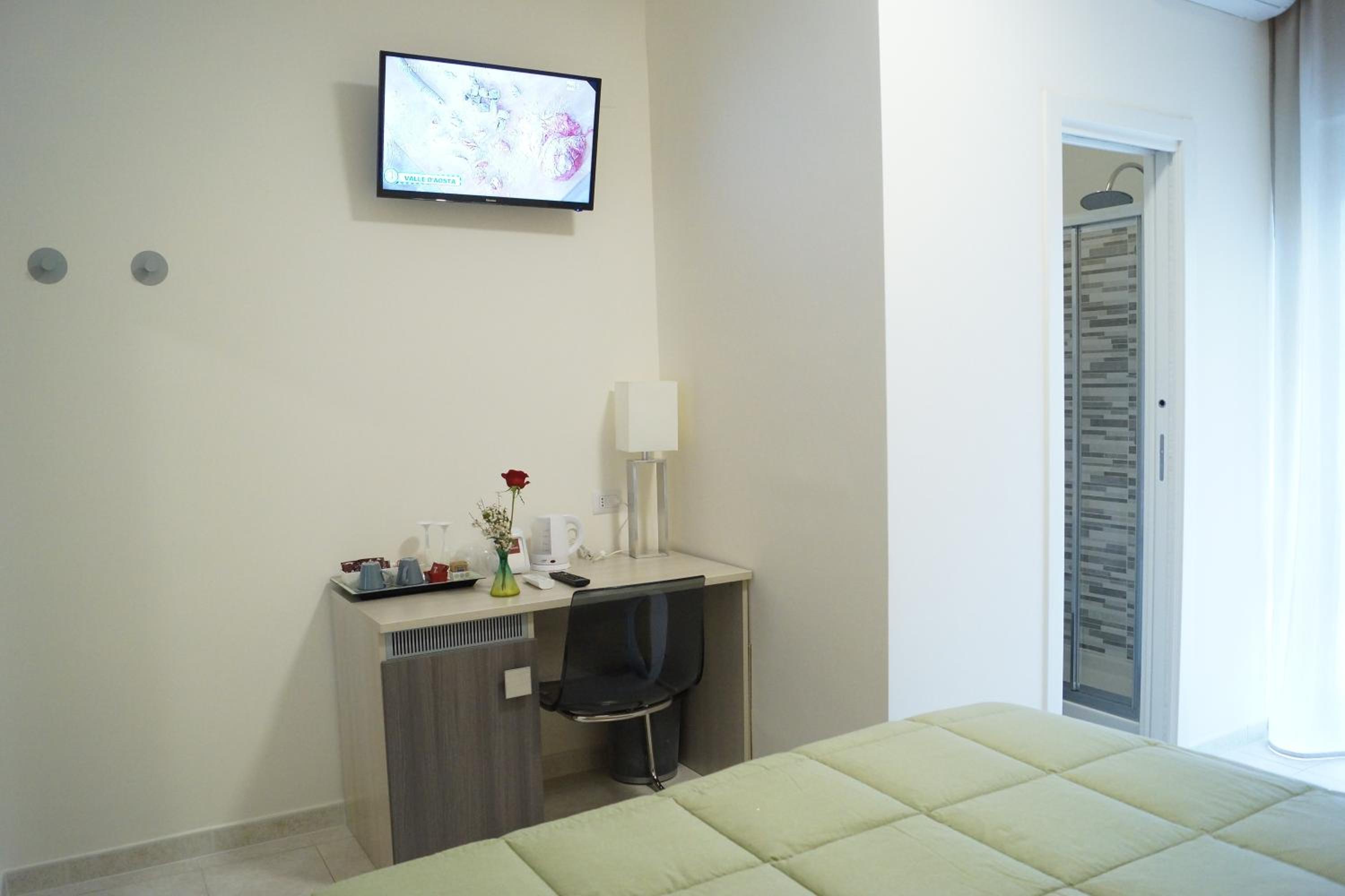 Double or Twin Room with Balcony - Photo 15