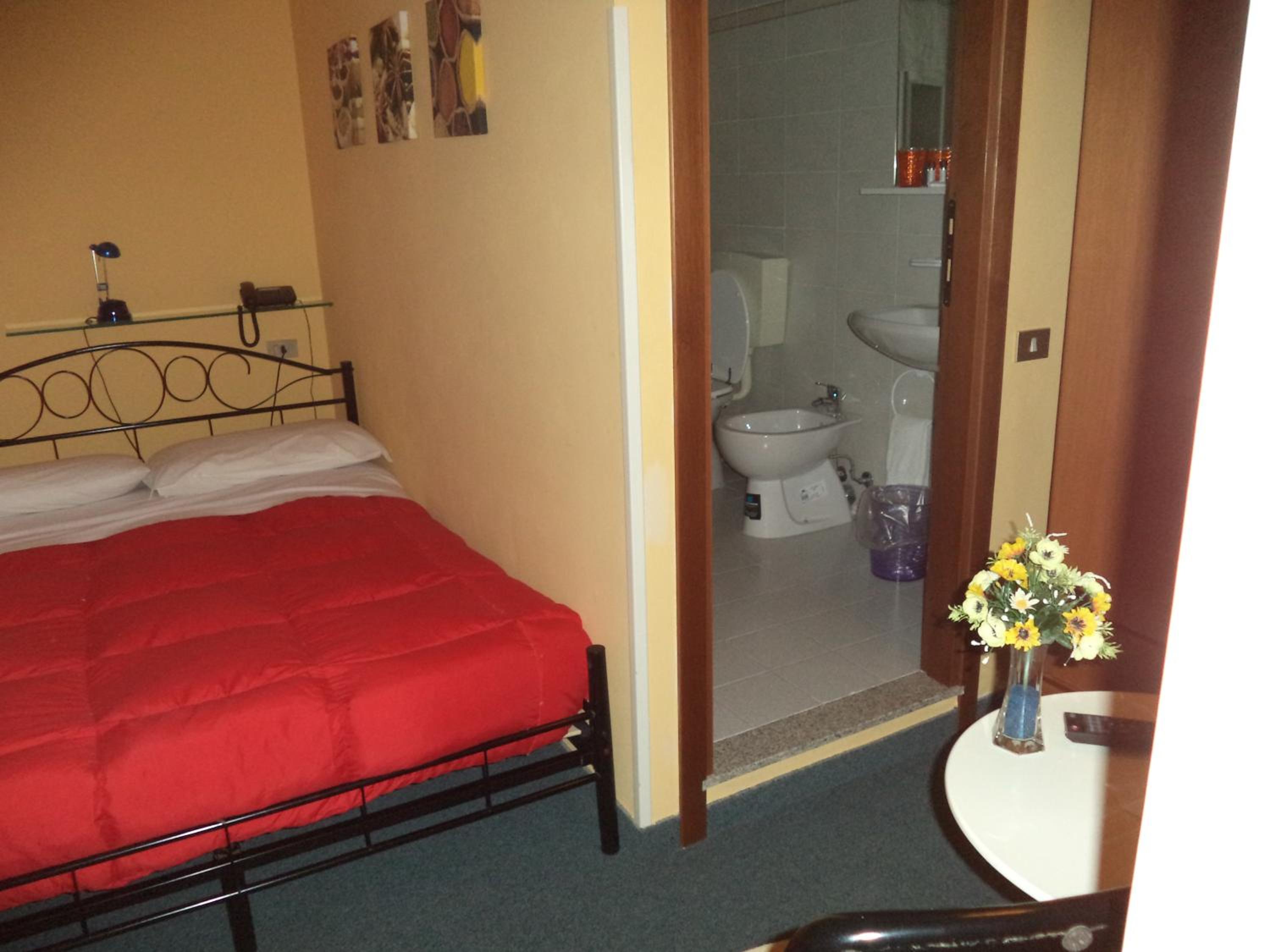 Small Double Room - Photo 1