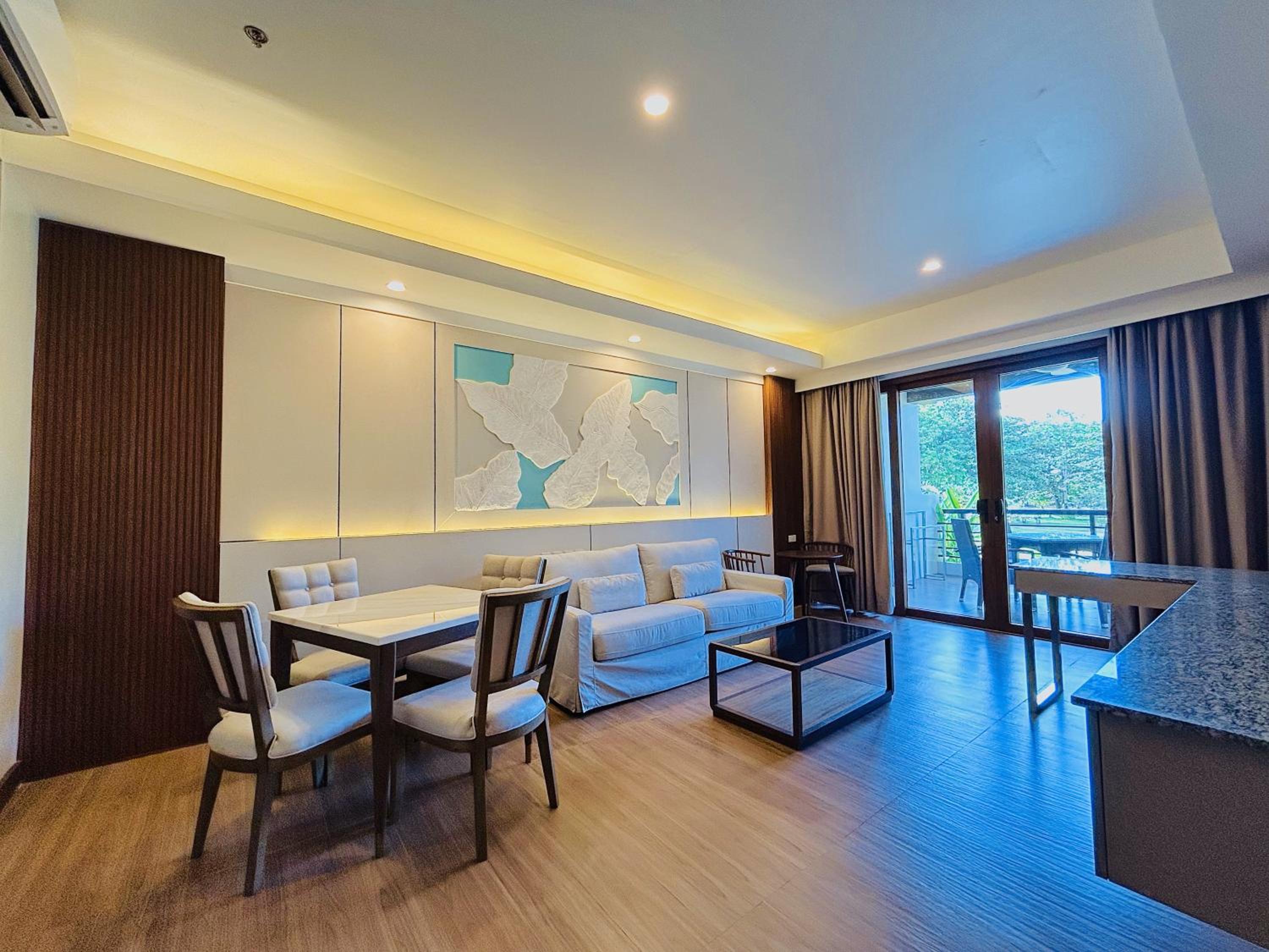 Family Room - Photo 4