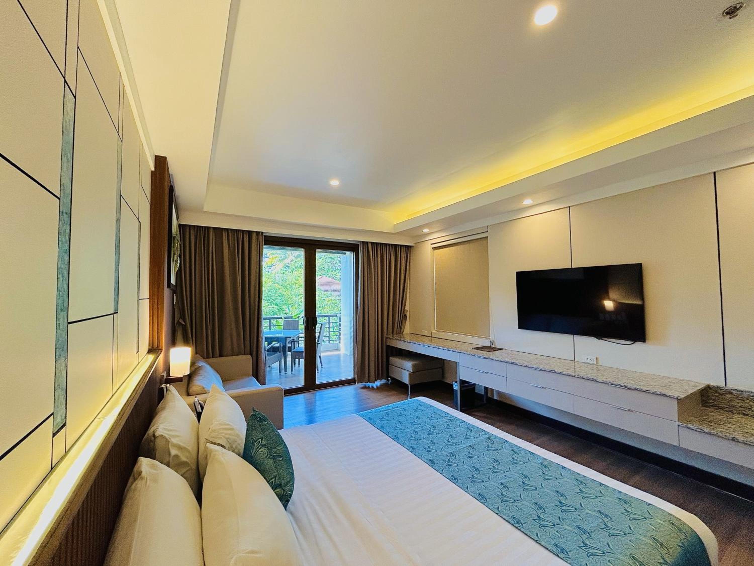 Family Room - Photo 2