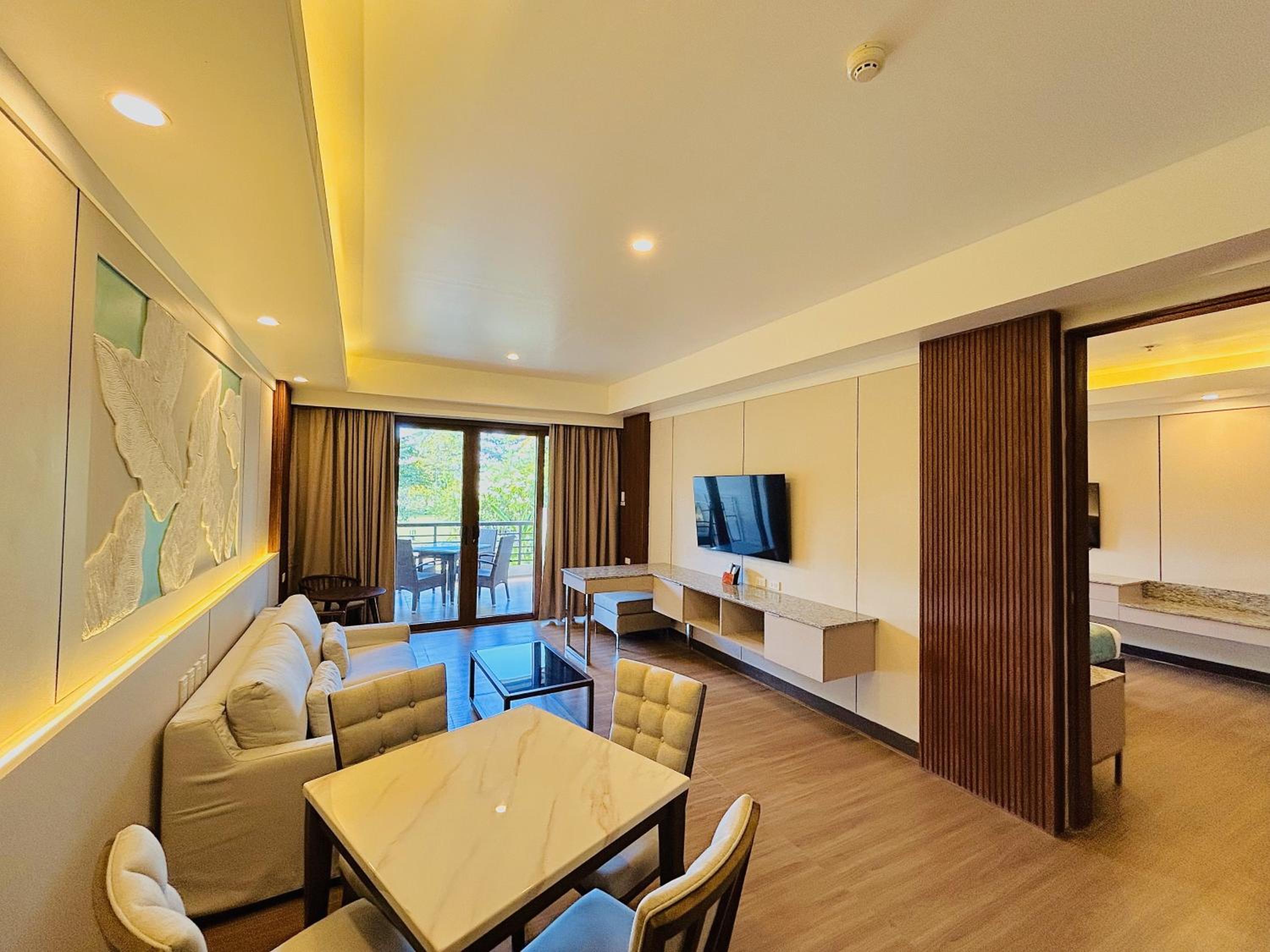 Family Room - Photo 6