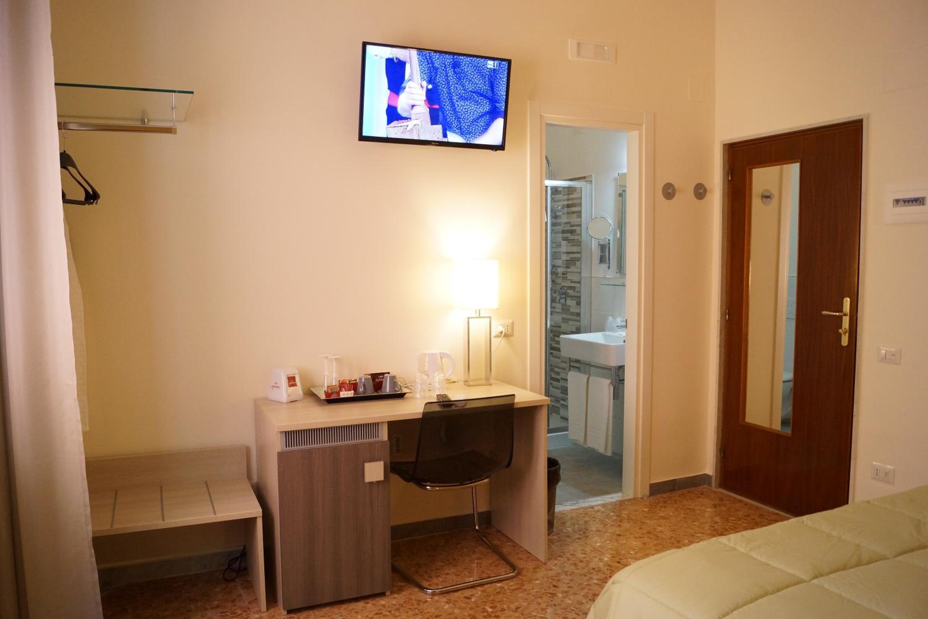 Deluxe Double or Twin Room - Photo 1