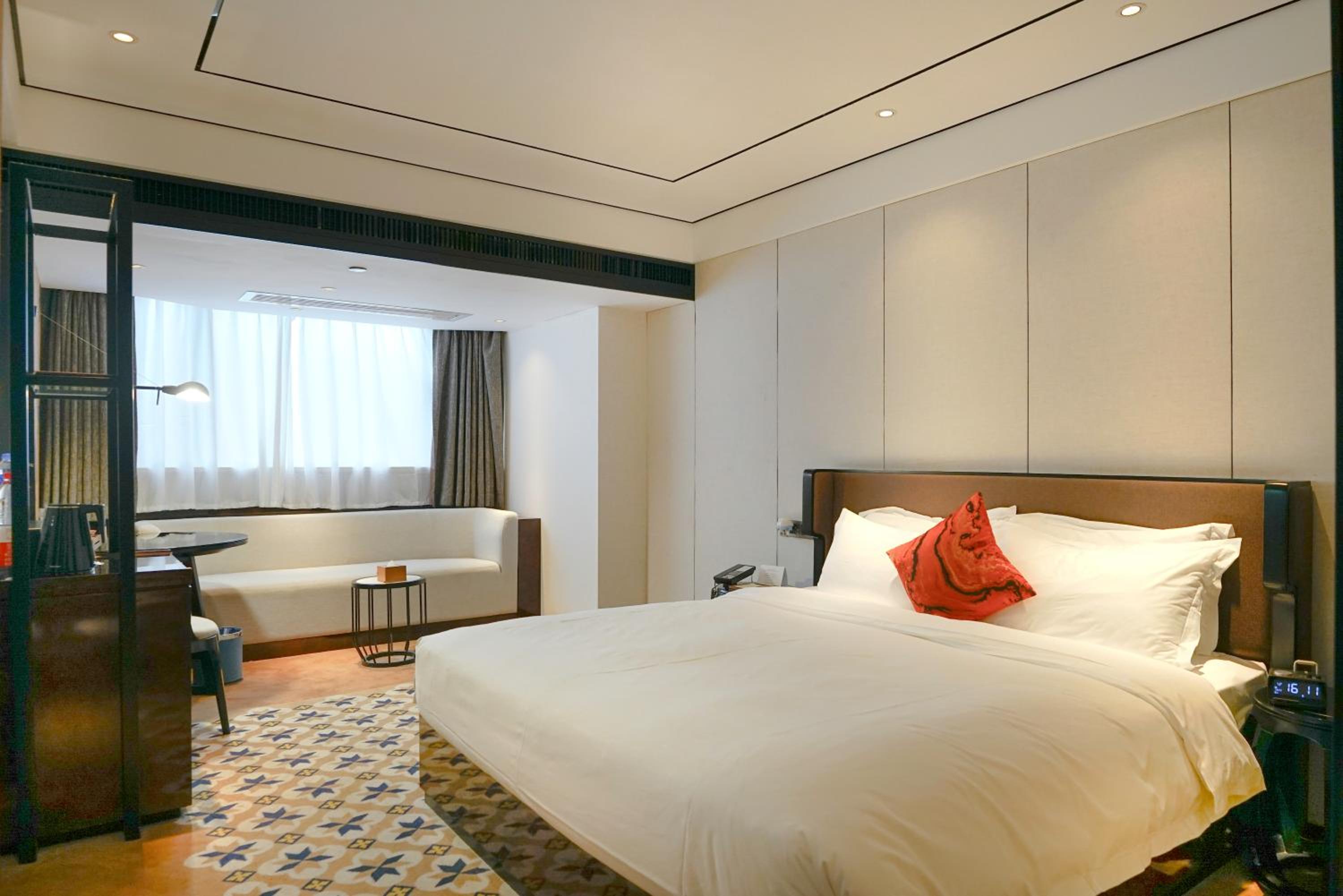 Deluxe Queen Room photo 3