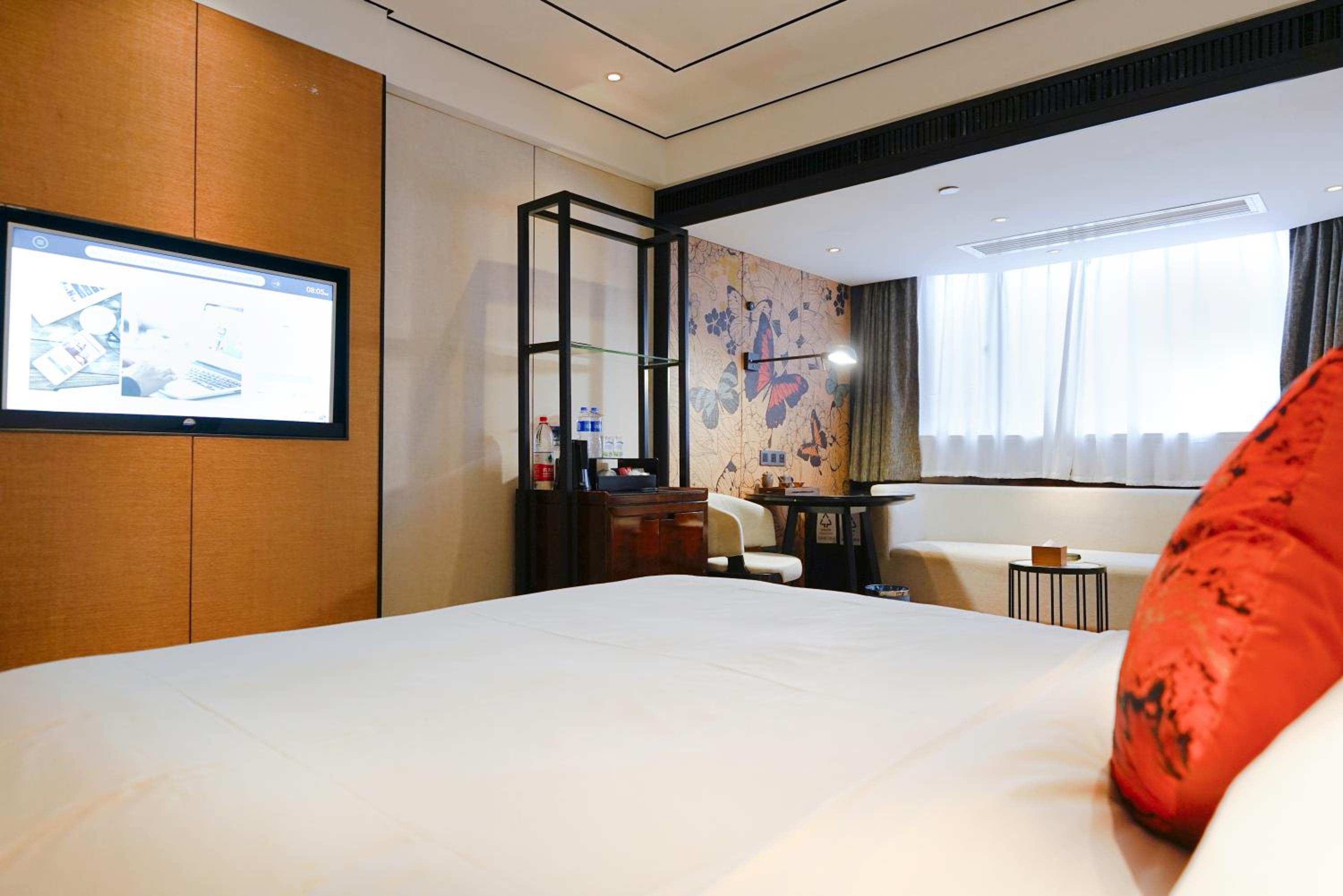 Deluxe Queen Room