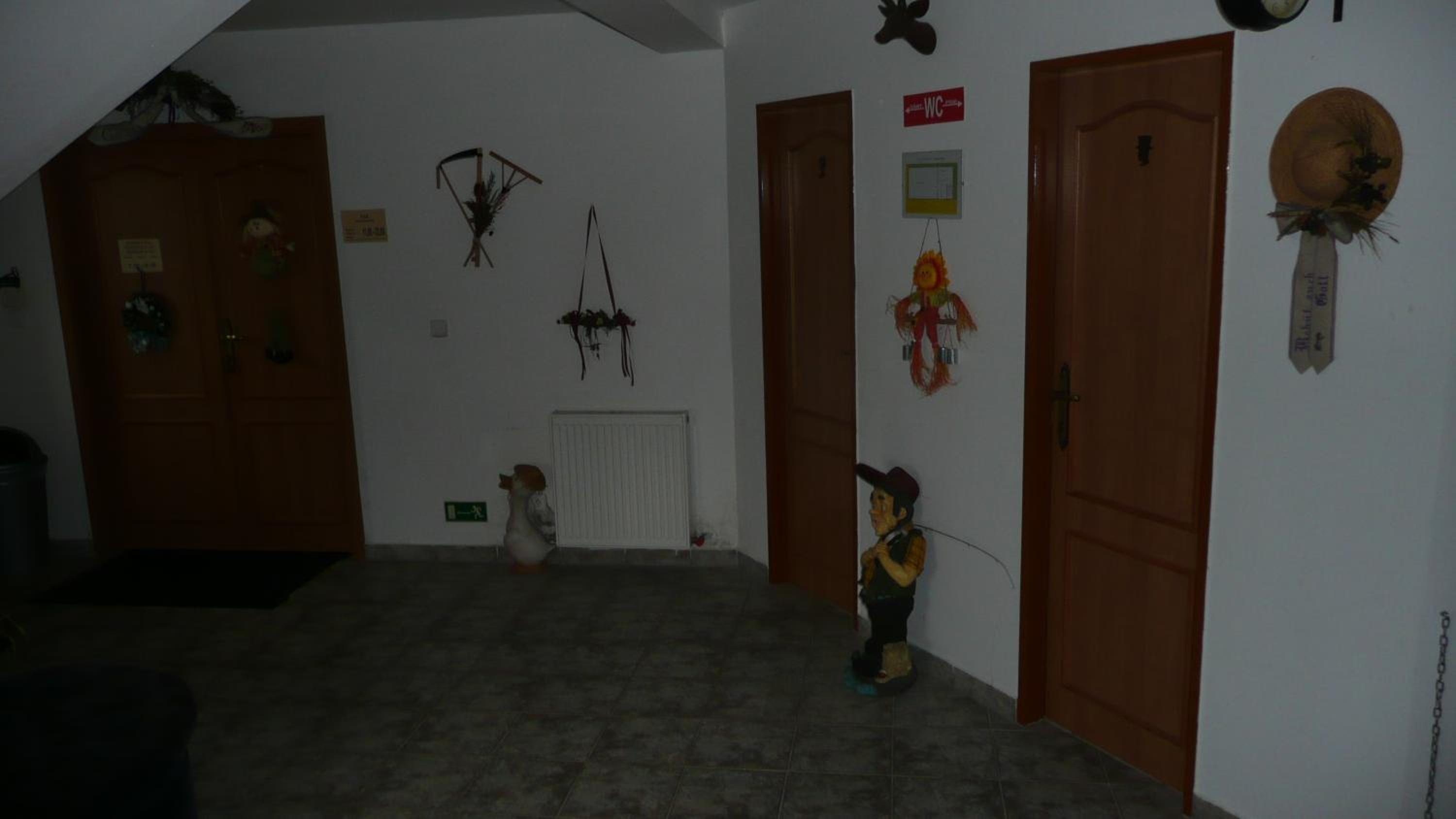 Family Room with Bathroom photo 2