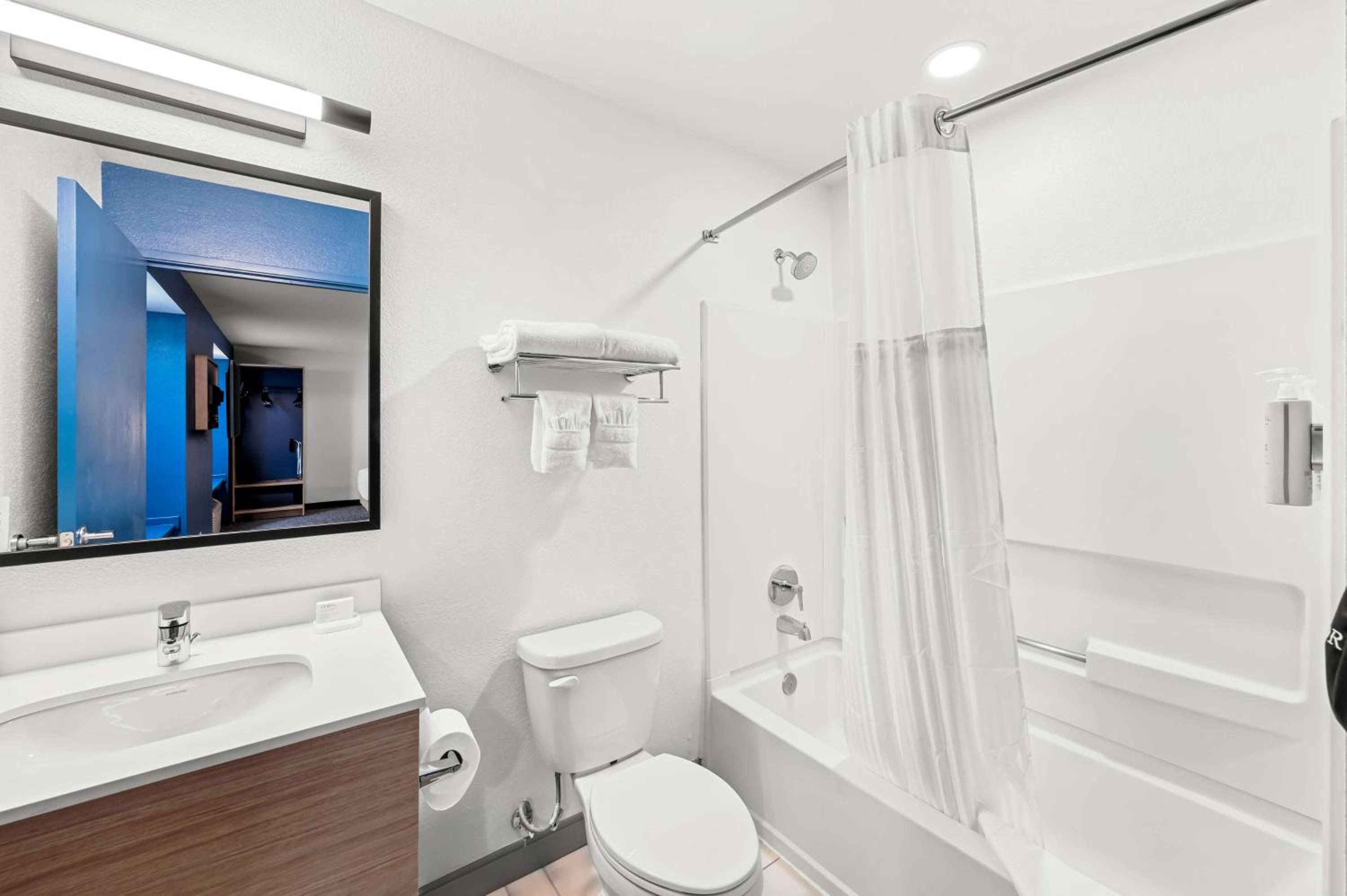 King Suite - Photo 1