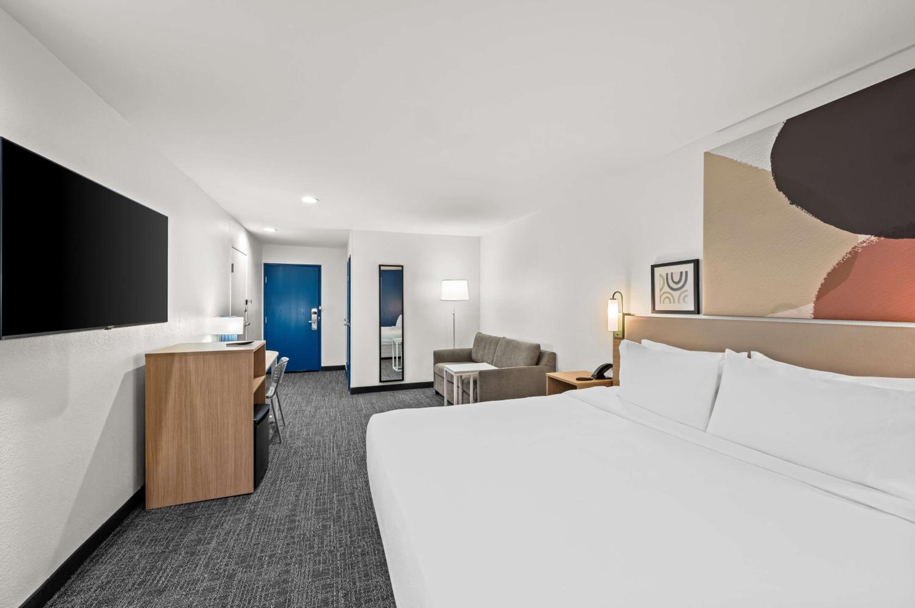 King Room with Mobility Accessible Tub - Photo 3