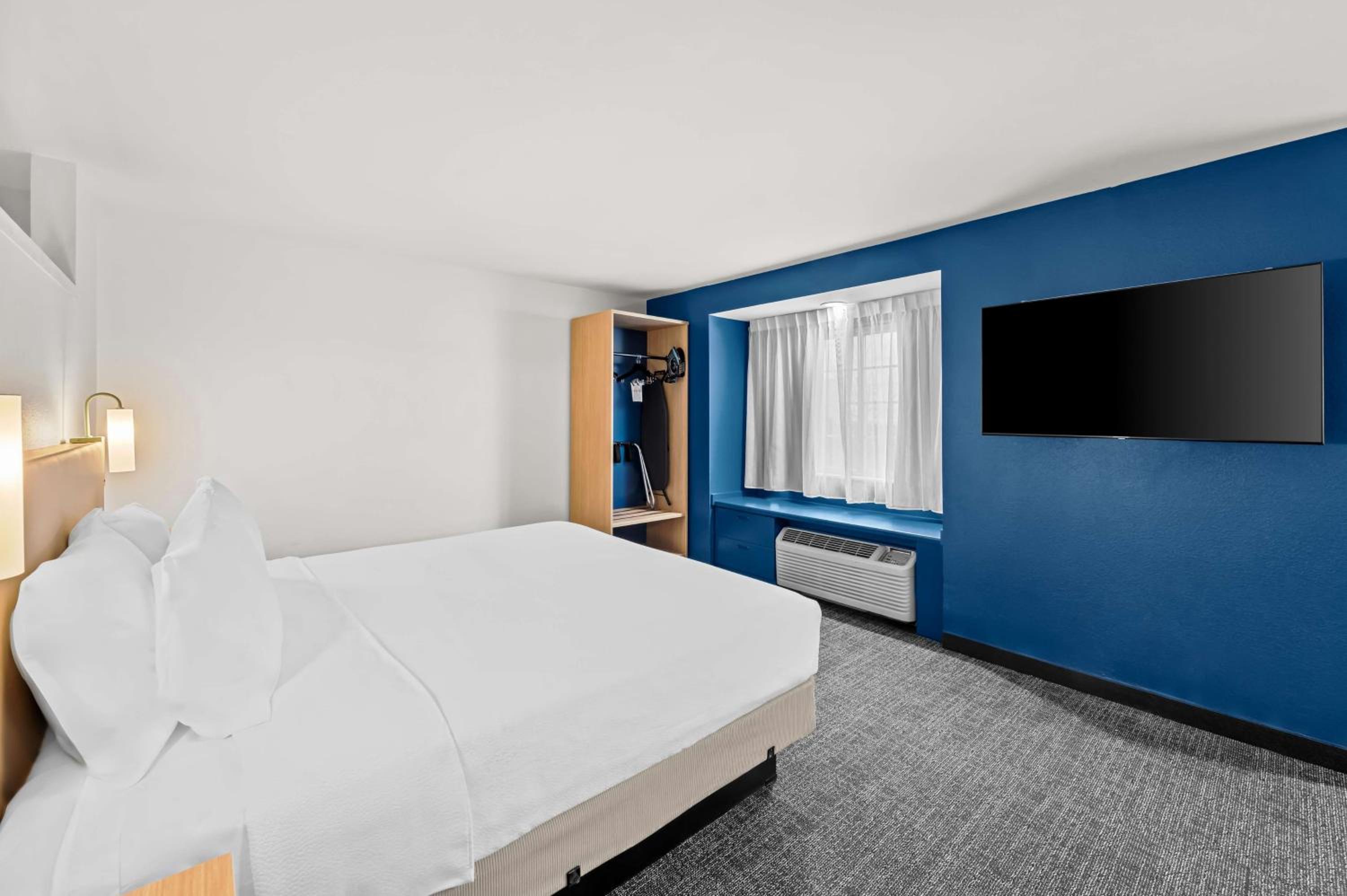 King Suite - Photo 2
