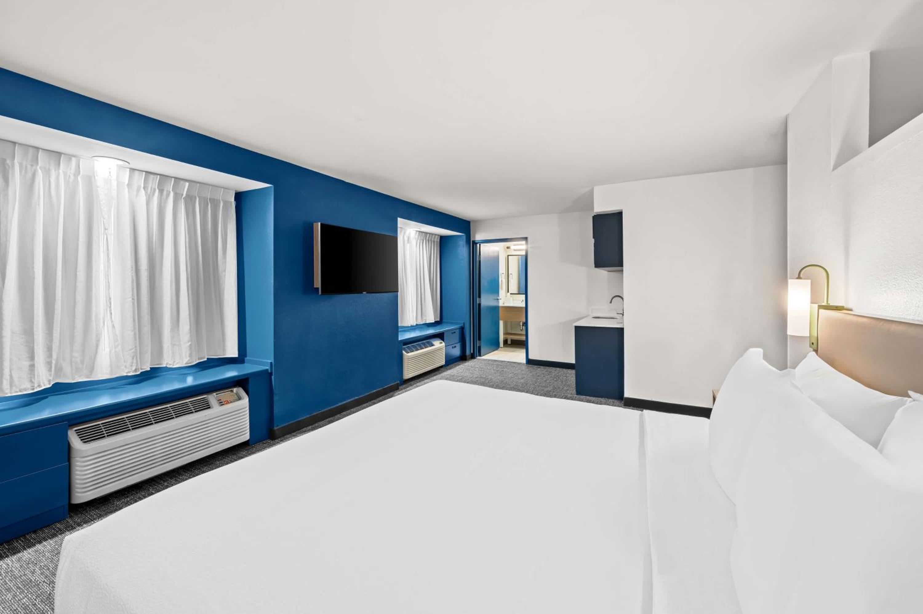 King Suite - Photo 3