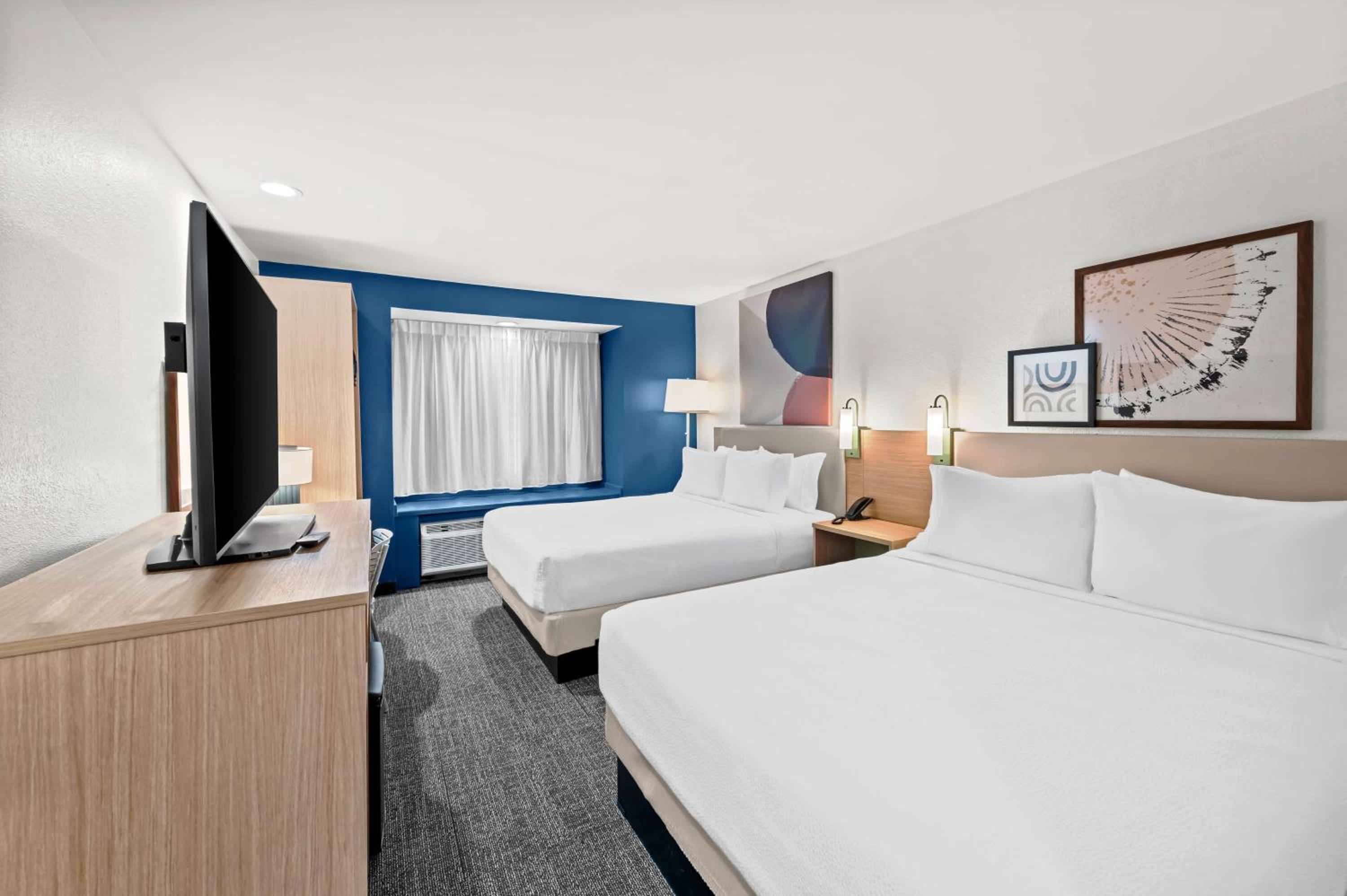Queen Room with Two Queen Beds - Photo 1