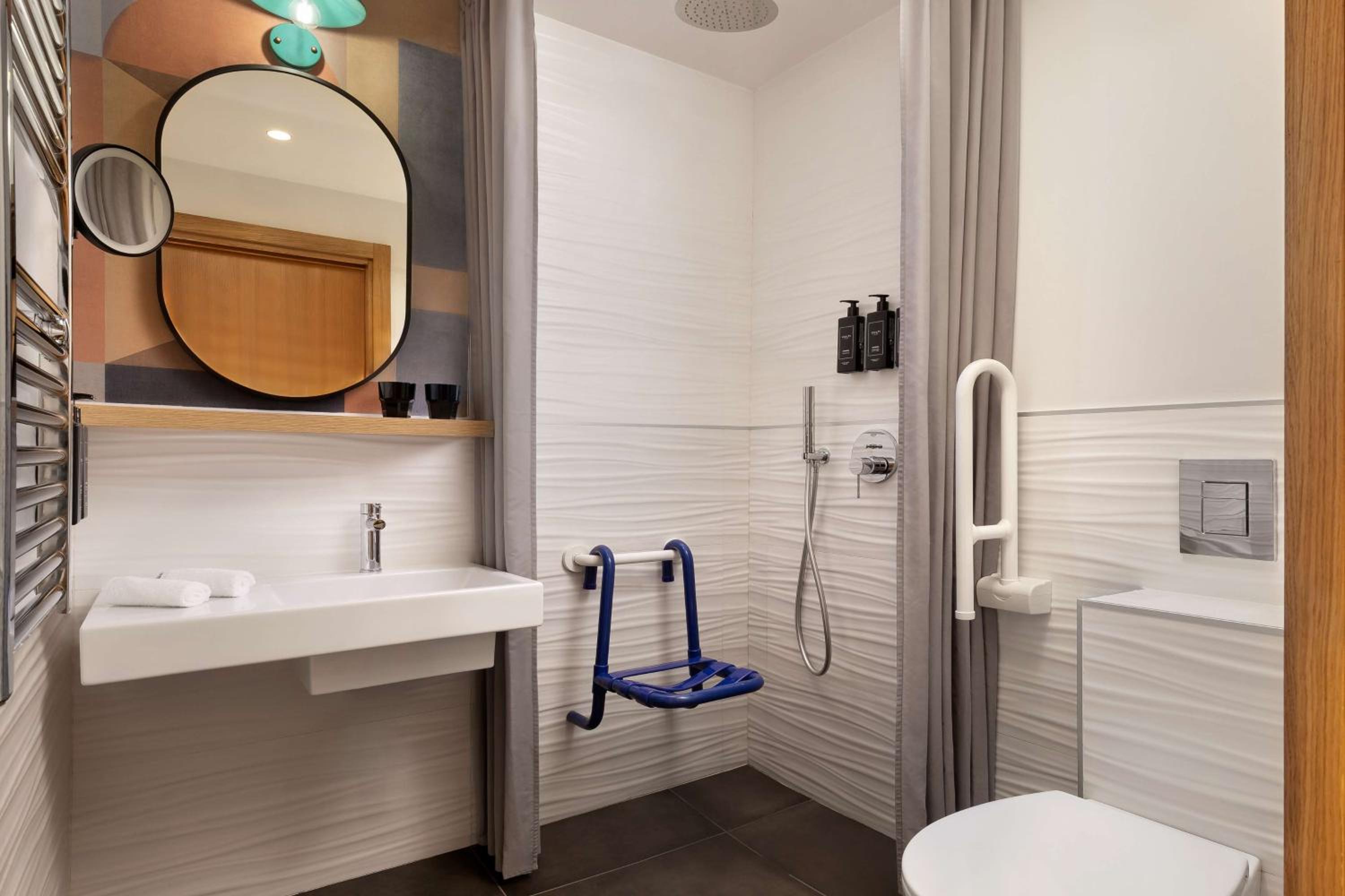 Queen Room - Mobility Access