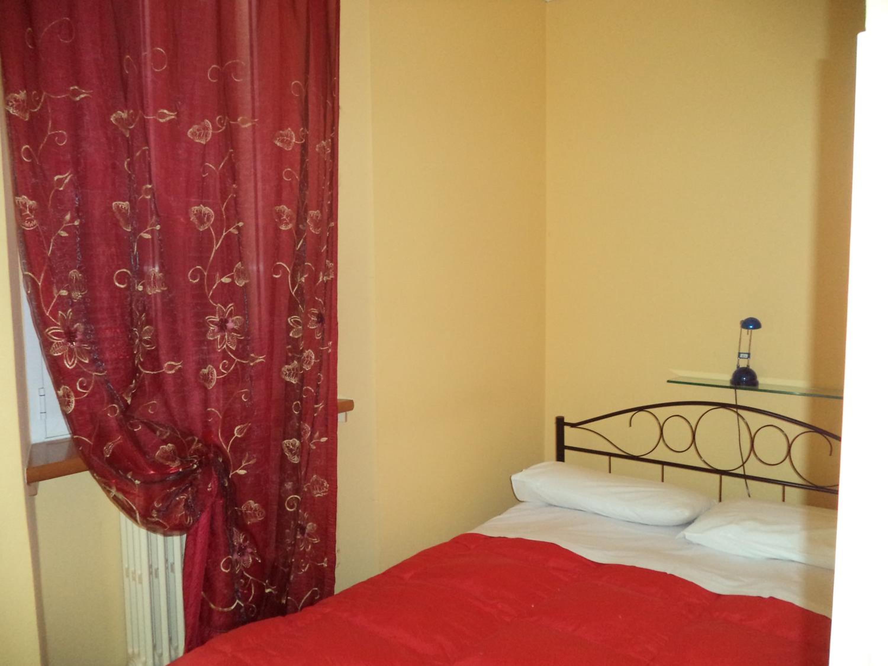 Small Double Room - Photo 6