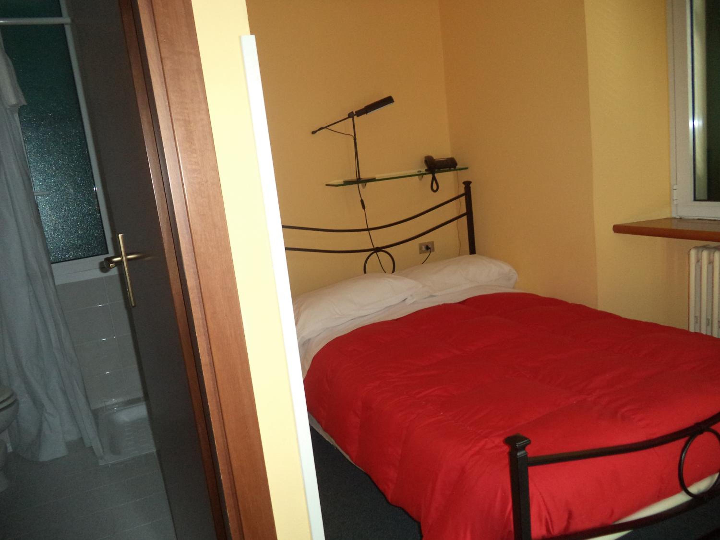 Small Double Room - Photo 4