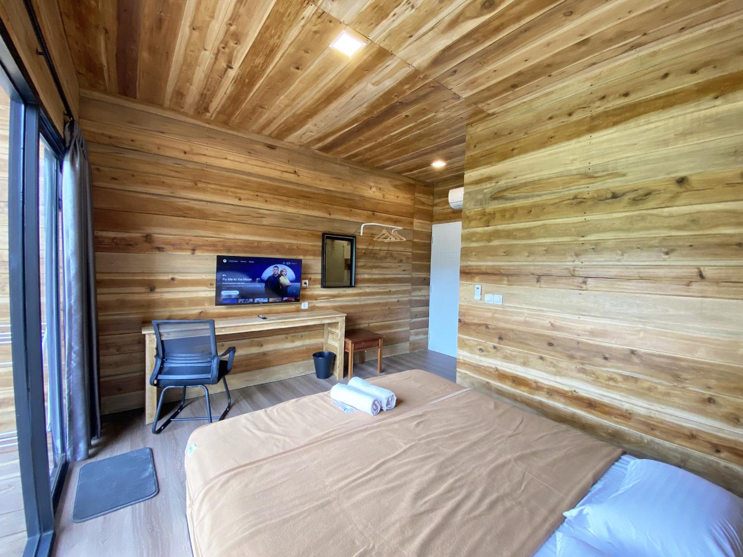 Deluxe Double Room with Balcony photo 3