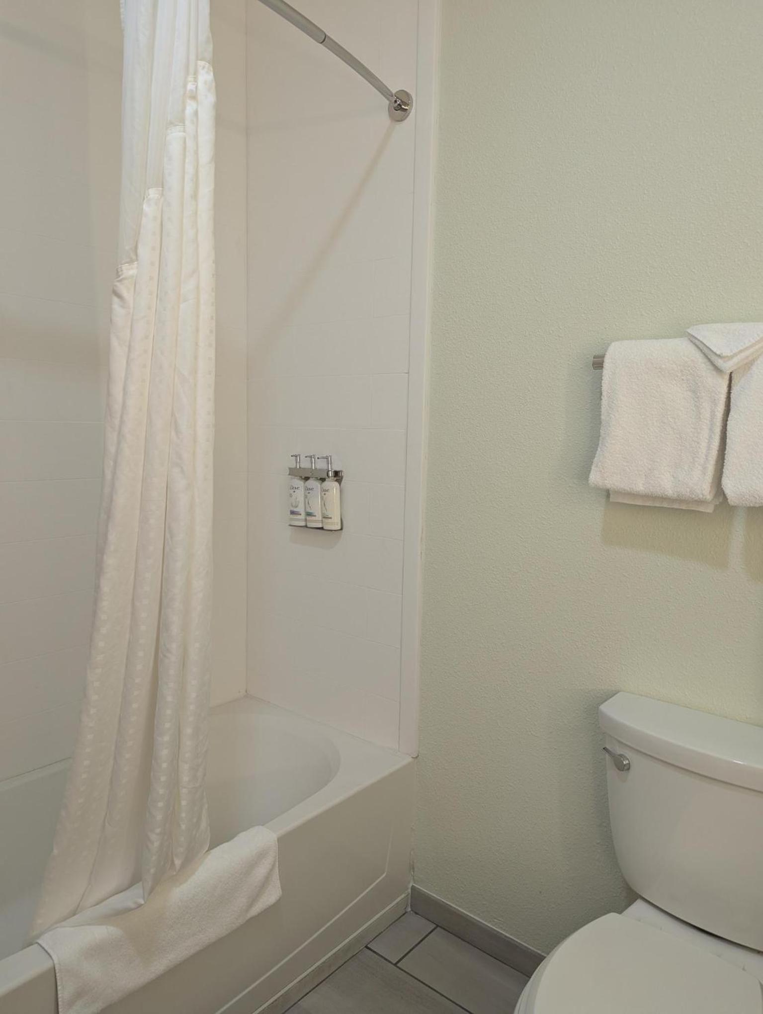 Standard Queen Room with Two Queen Beds - Photo 2