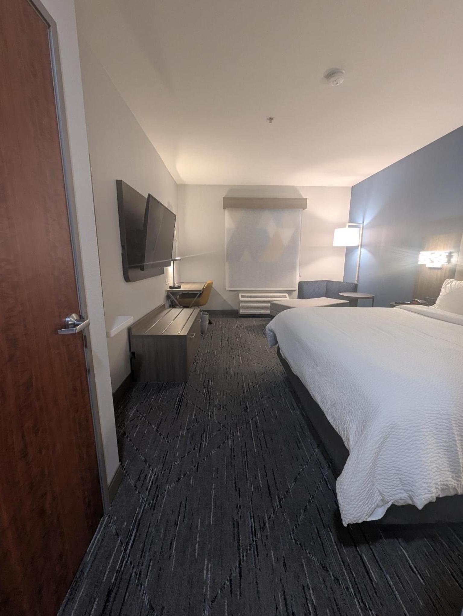 Standard King Room - Photo 4