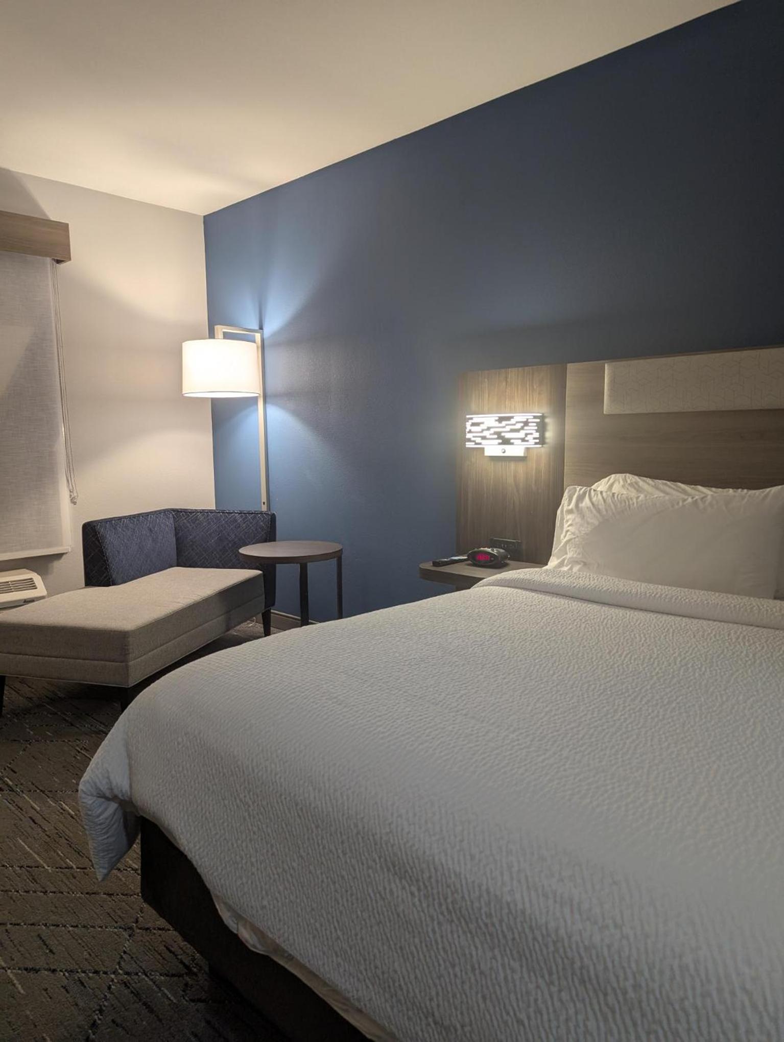 Standard King Room - Photo 2
