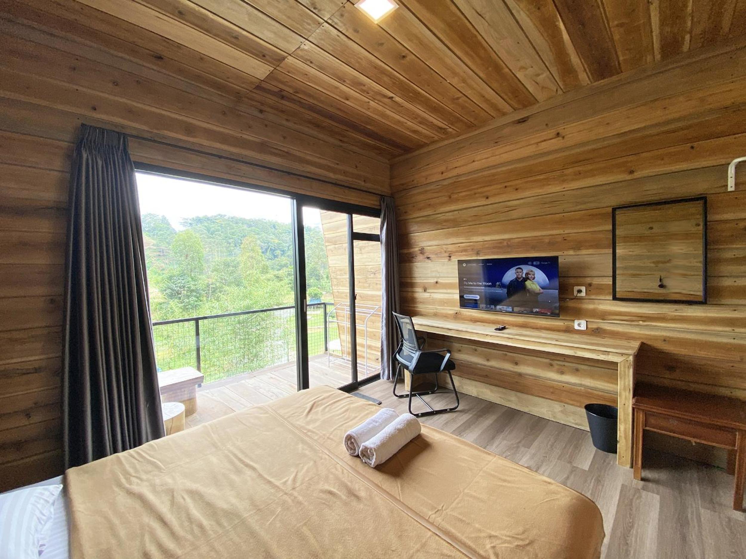 Deluxe Double Room with Balcony
