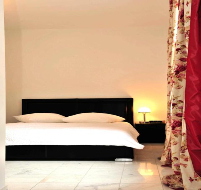 One-Bedroom Apartment (2 Adults) - Photo 8