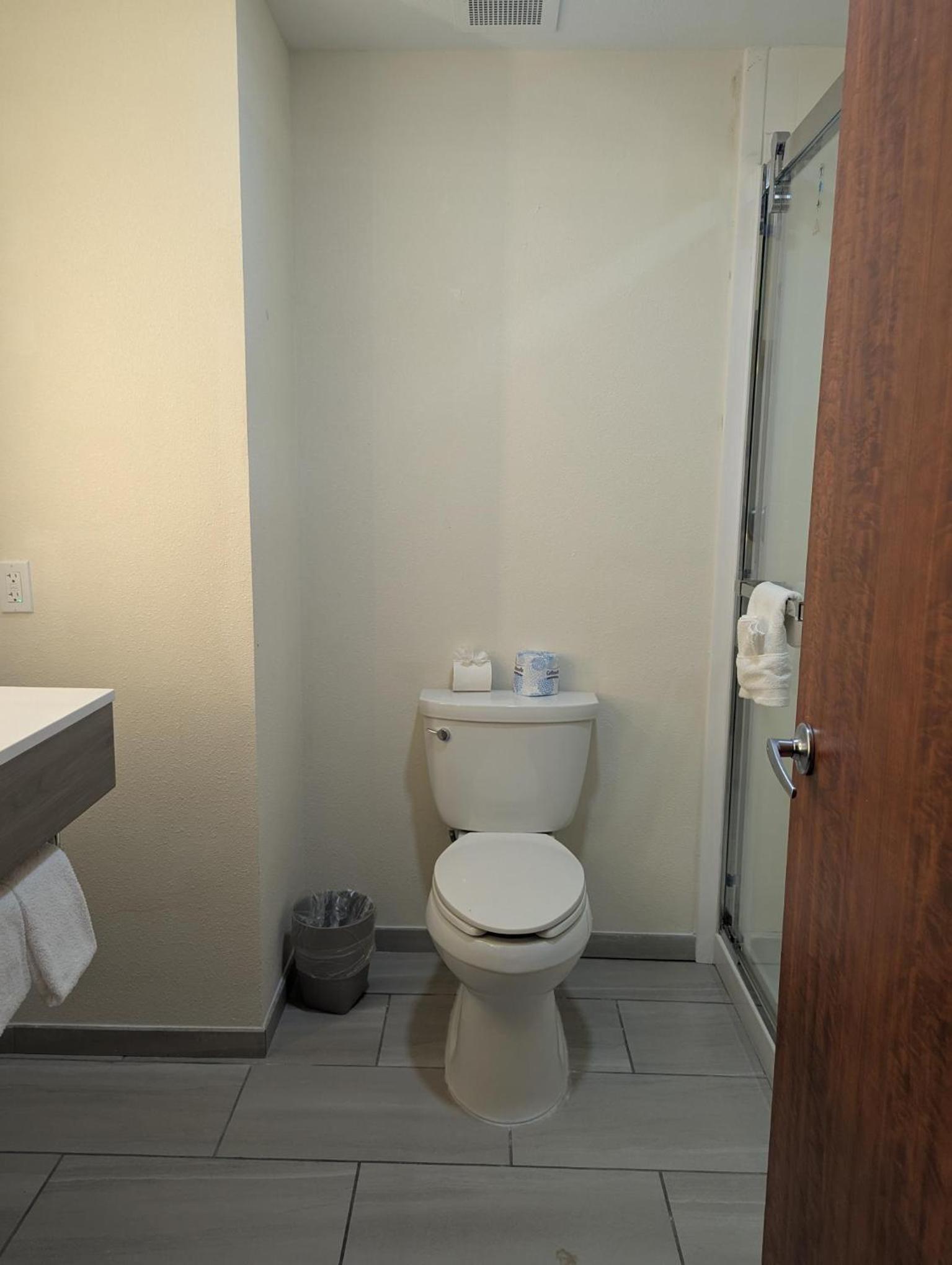 Suite with Two Beds - Non-Smoking - Photo 9