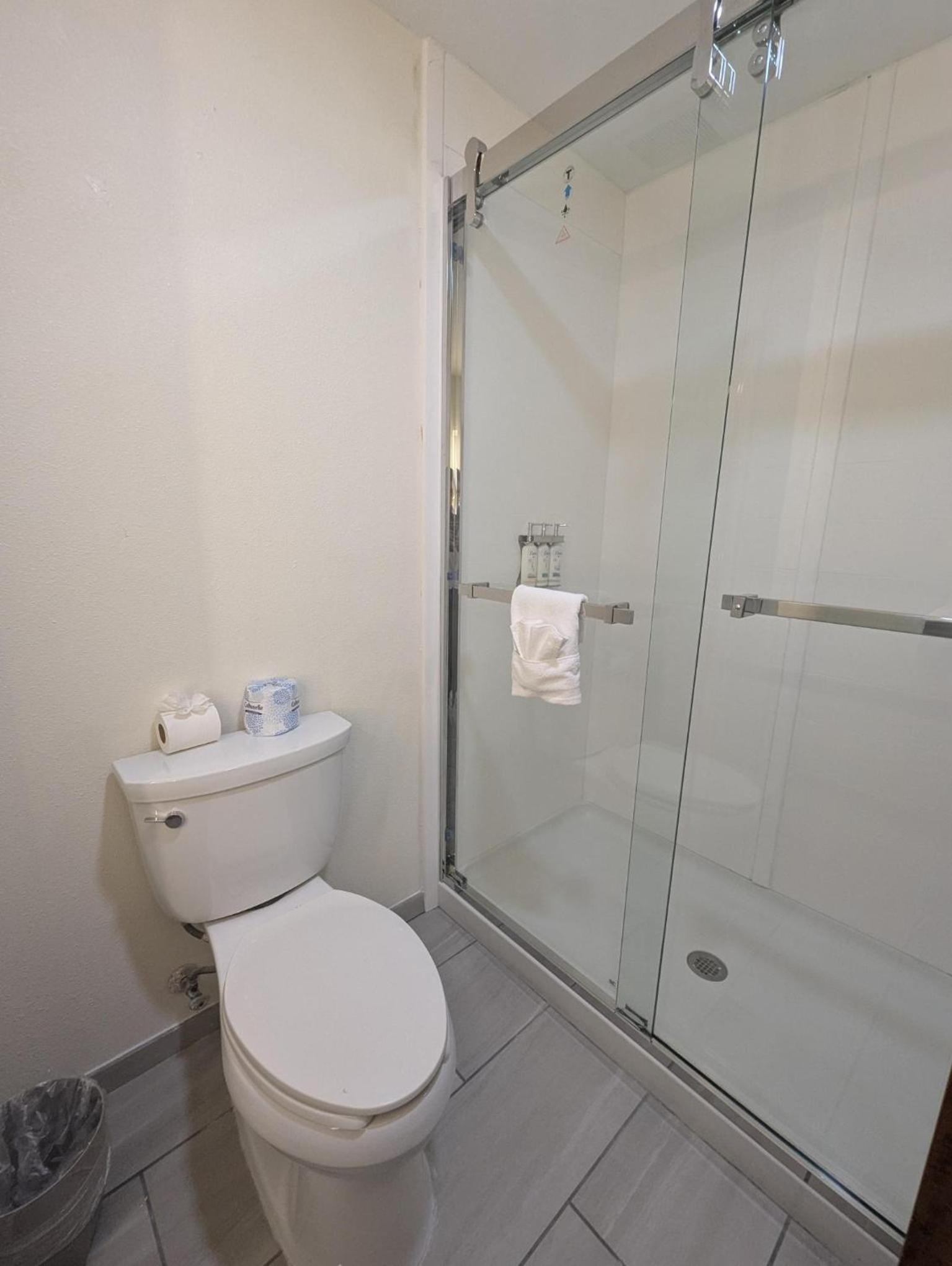 Suite with Two Beds - Non-Smoking - Photo 7