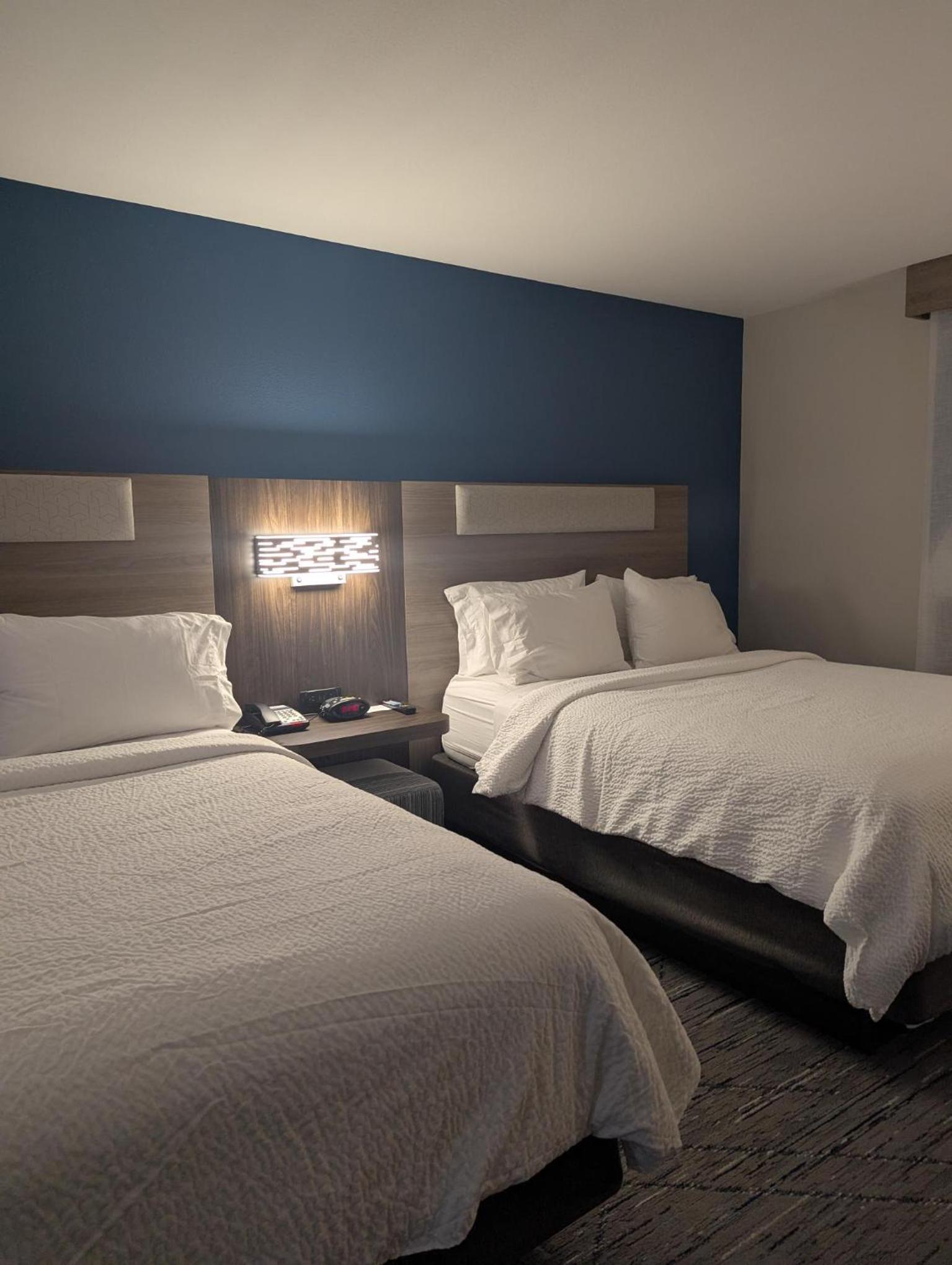 Suite with Two Beds - Non-Smoking - Photo 6