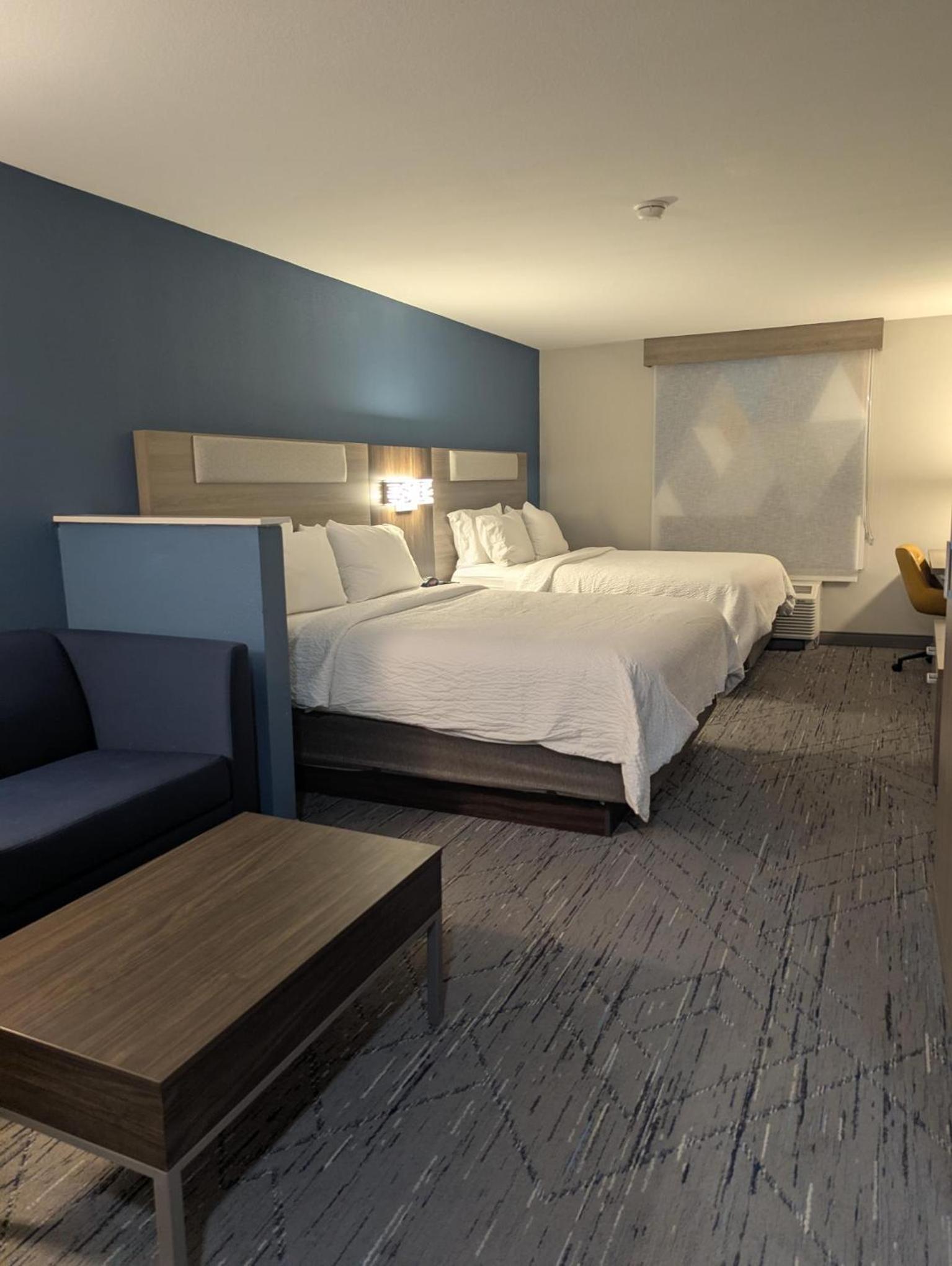 Suite with Two Beds - Non-Smoking - Photo 8