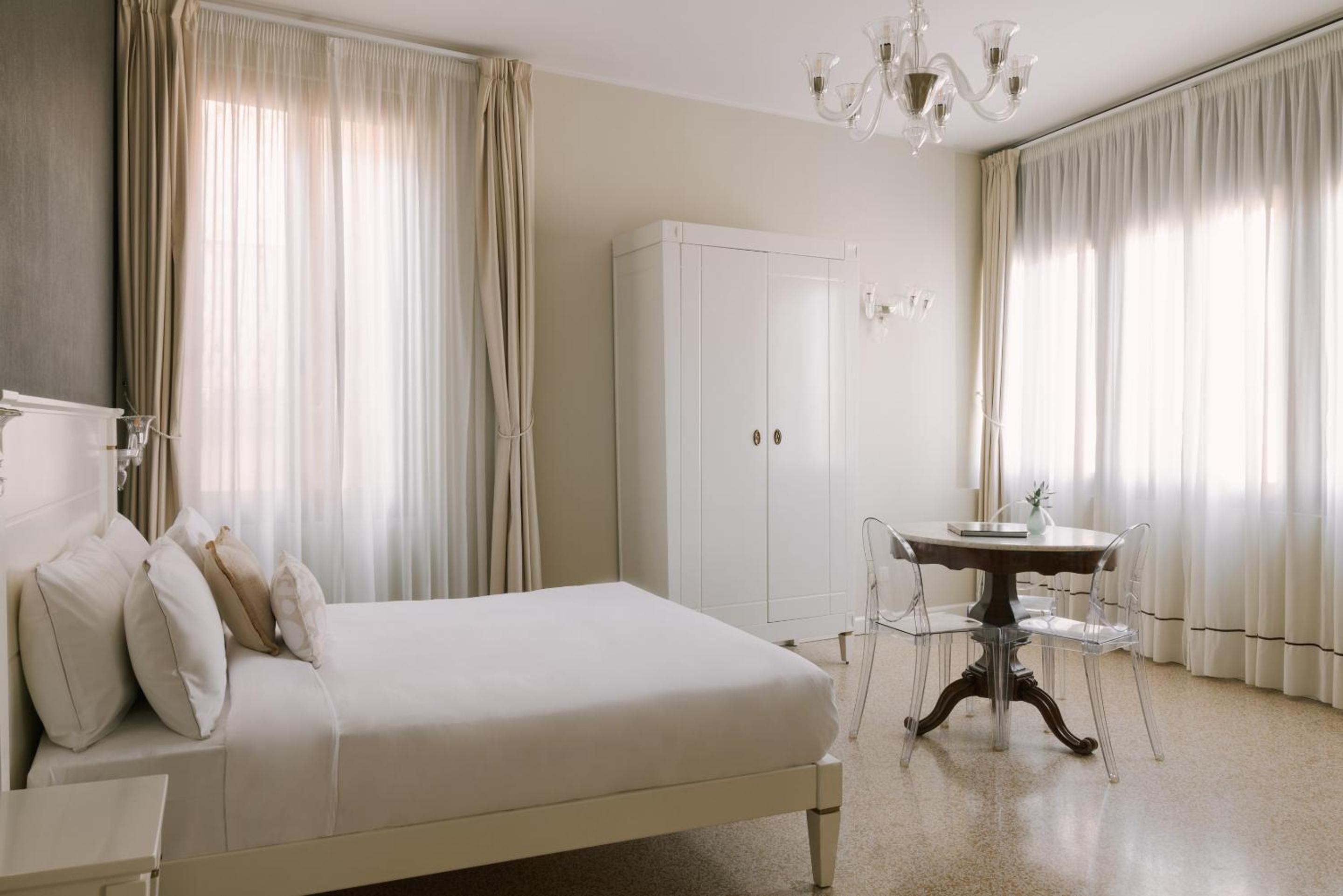Deluxe Double Room with Canal View