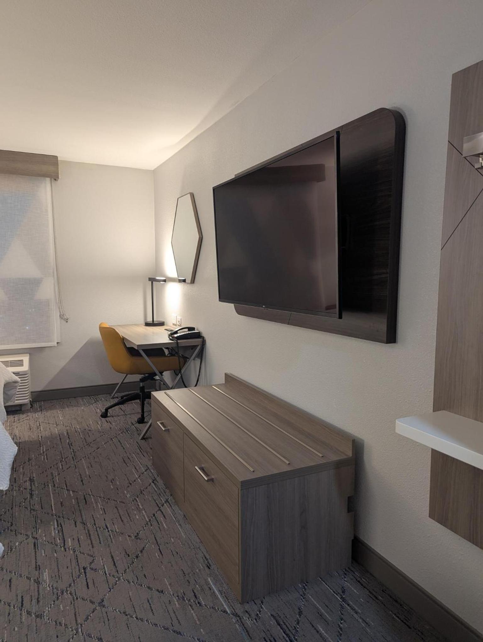 Standard Queen Room with Two Queen Beds - Extra Floor Space
