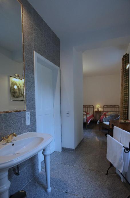 Two-Bedroom Apartment (4 Adults) - Photo 10